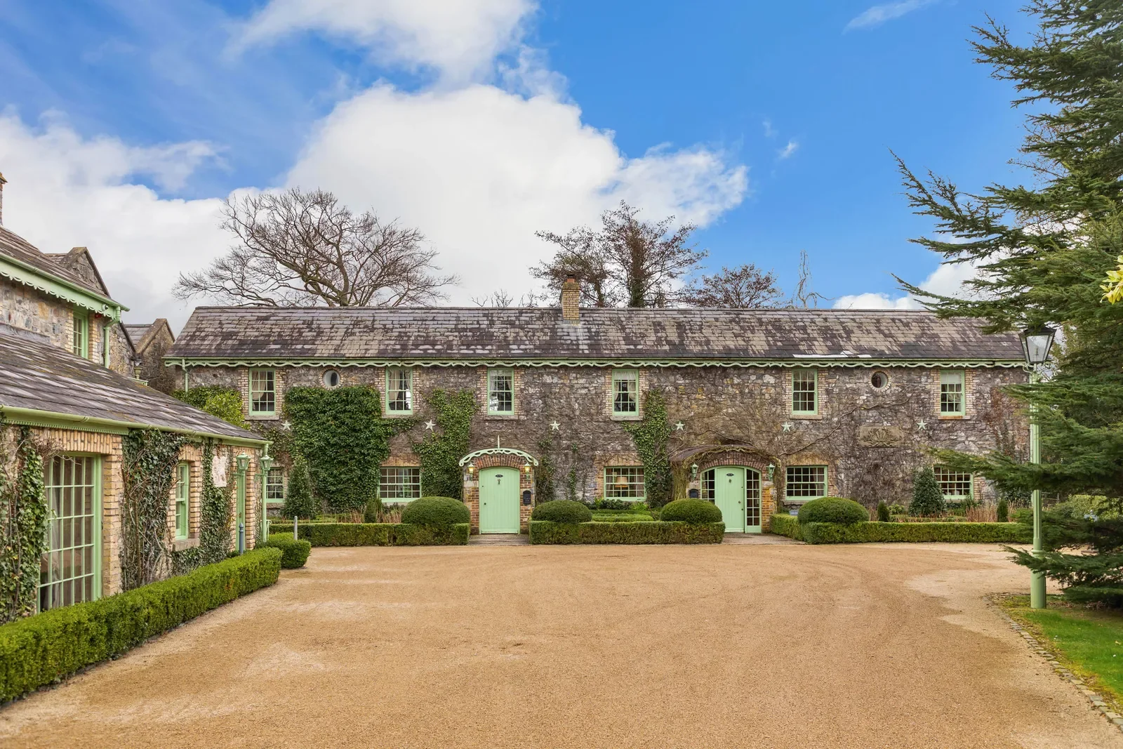 irish-village-restored-by-ryanair-founder-tony-ryan-20-million-58.jpg.webp