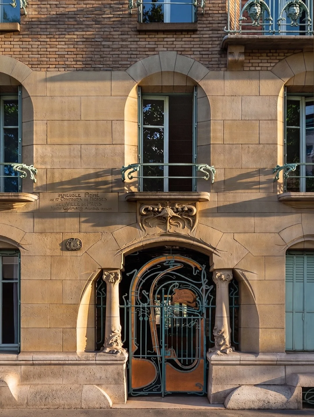 francis-york-restored-paris-apartment-art-nouveau-building-18.jpeg