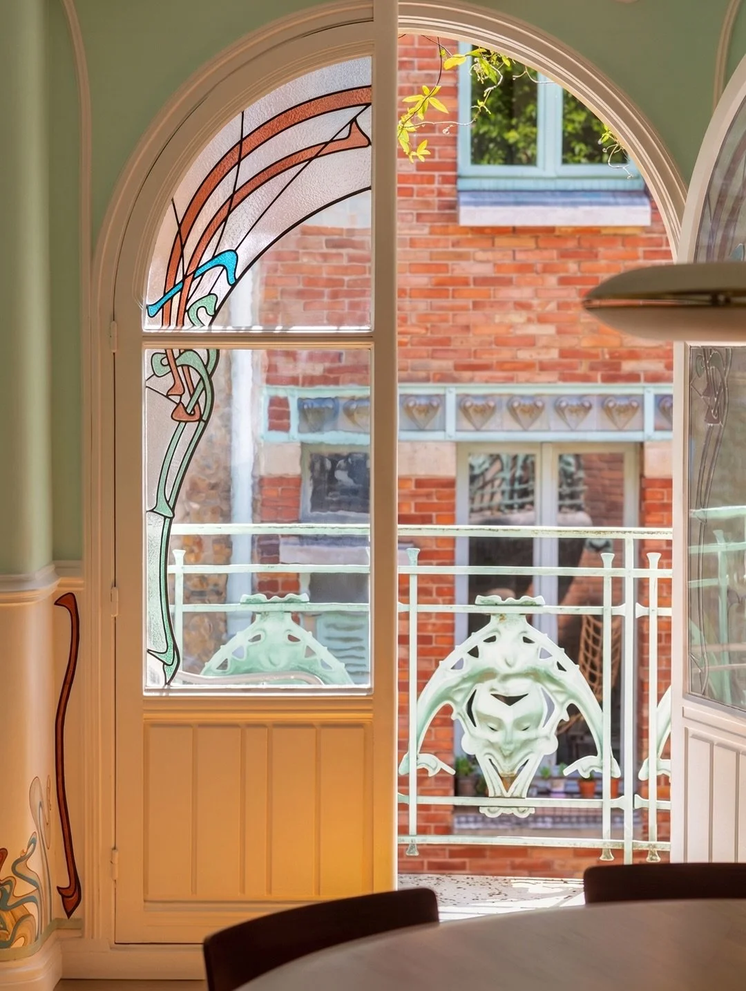 francis-york-restored-paris-apartment-art-nouveau-building-9.jpeg