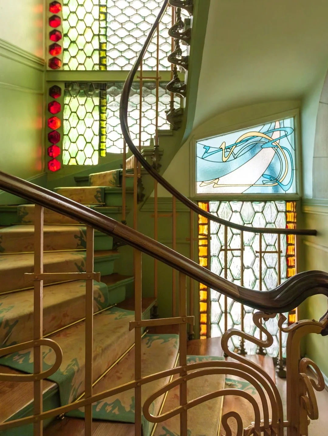 francis-york-restored-paris-apartment-art-nouveau-building-27.jpeg