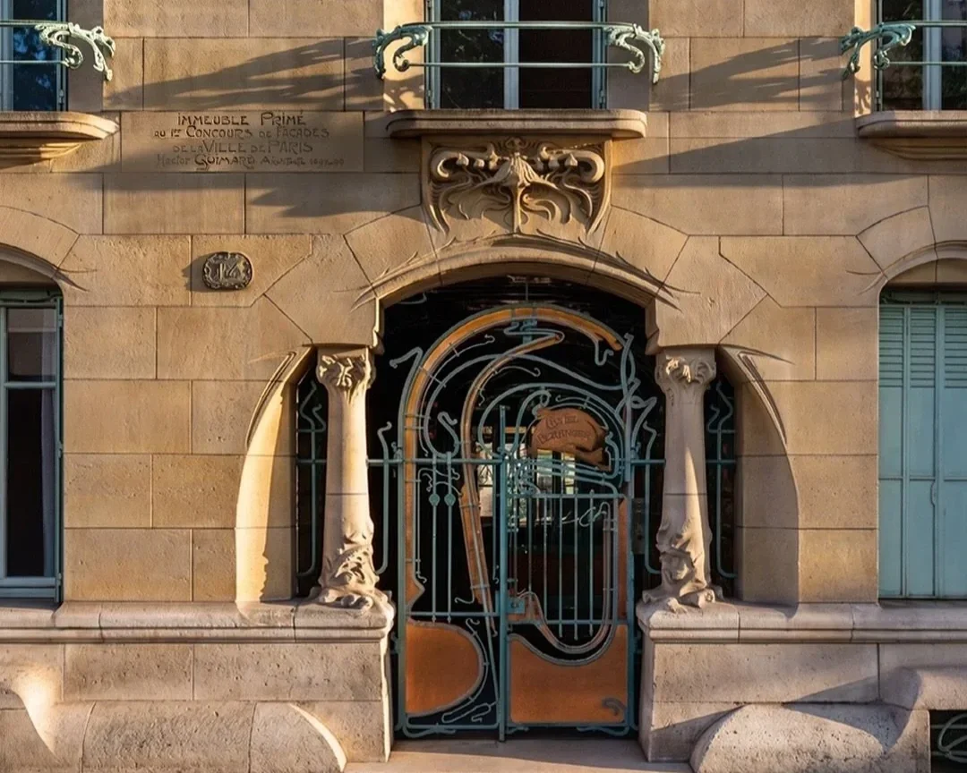 A Paris Apartment Inside an Art Nouveau Building by the Architect Behind the City’s Métro Entrances