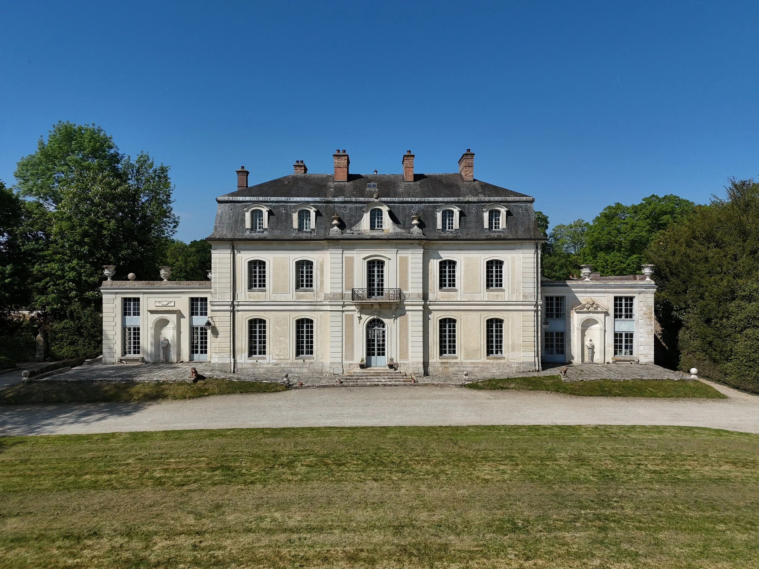 francis-york-18th-century-chateau-60km-from-paris-2.JPG