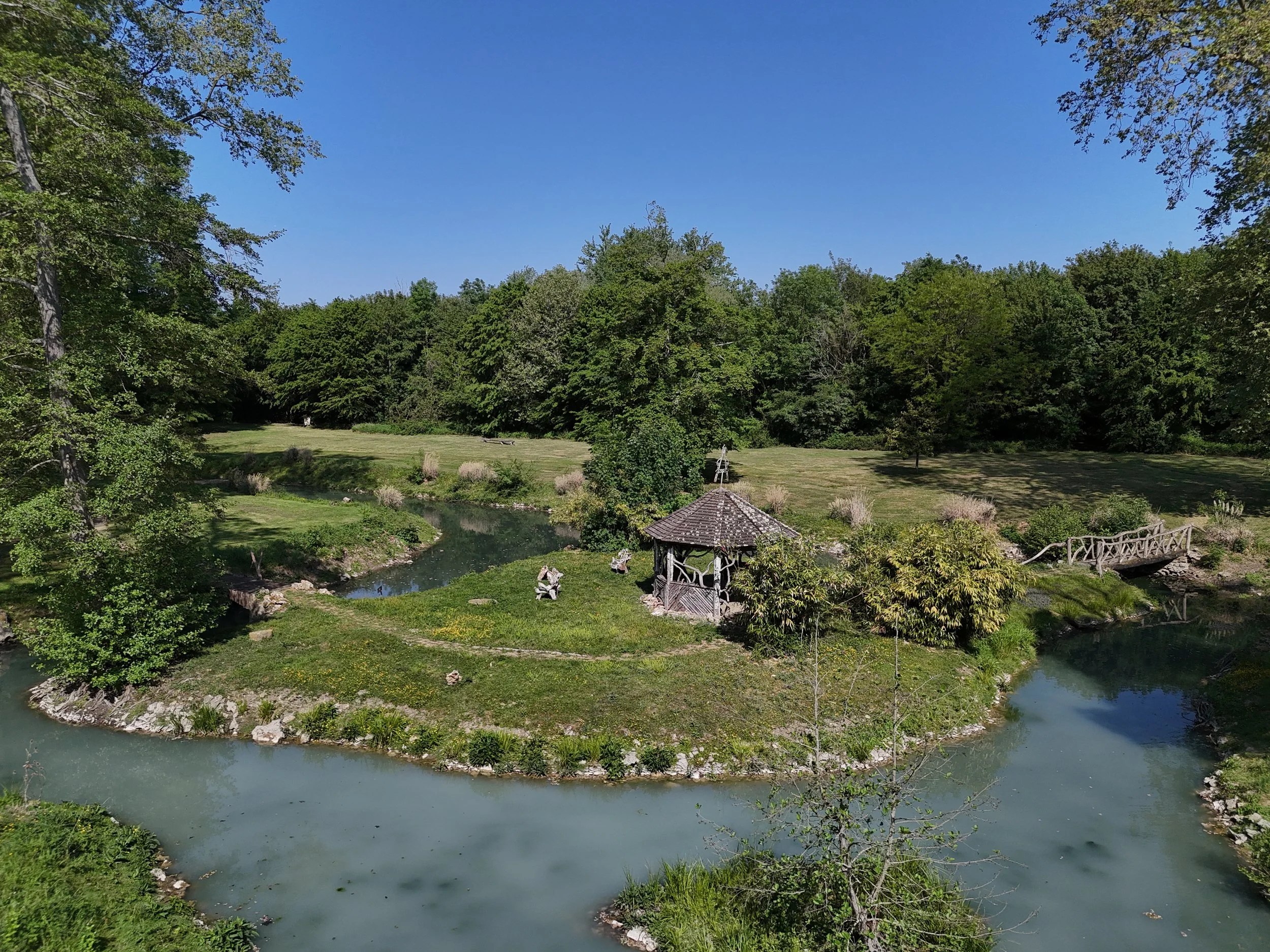 francis-york-18th-century-chateau-60km-from-paris-7.JPG