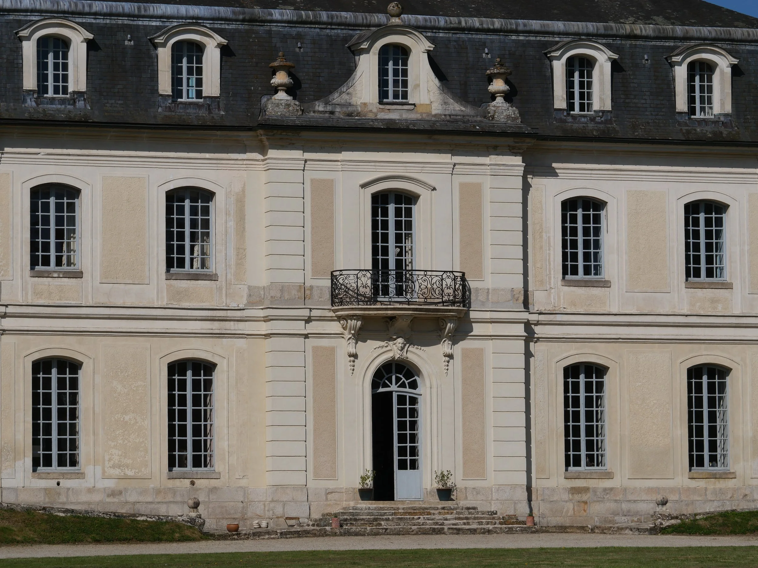 francis-york-18th-century-chateau-60km-from-paris-53.JPG