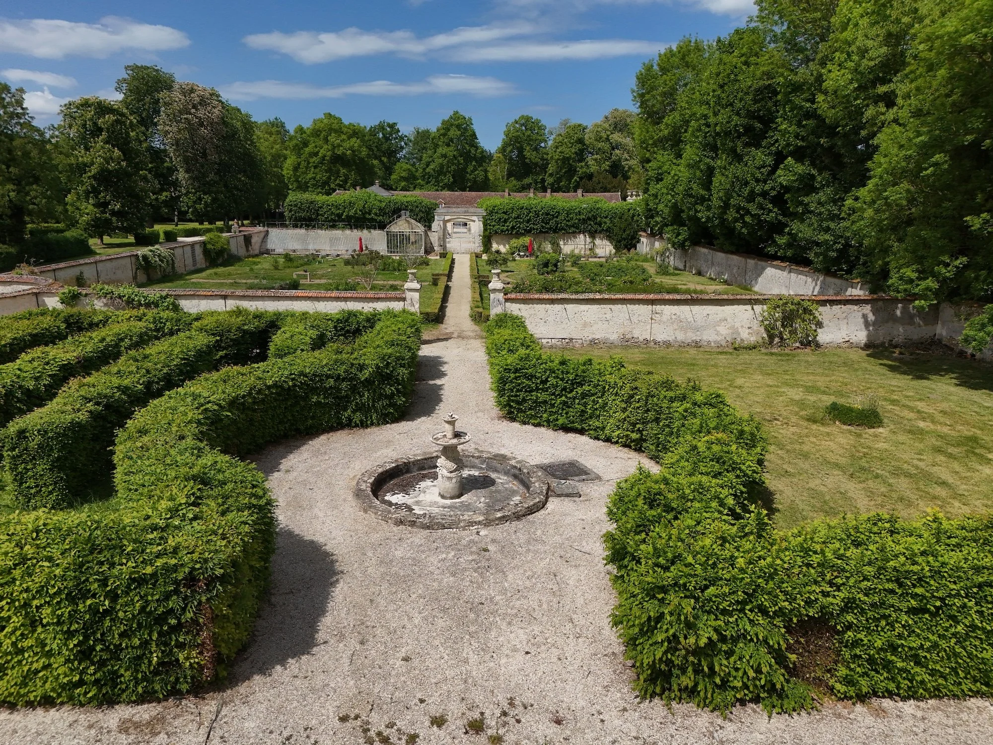 francis-york-18th-century-chateau-60km-from-paris-36.JPG