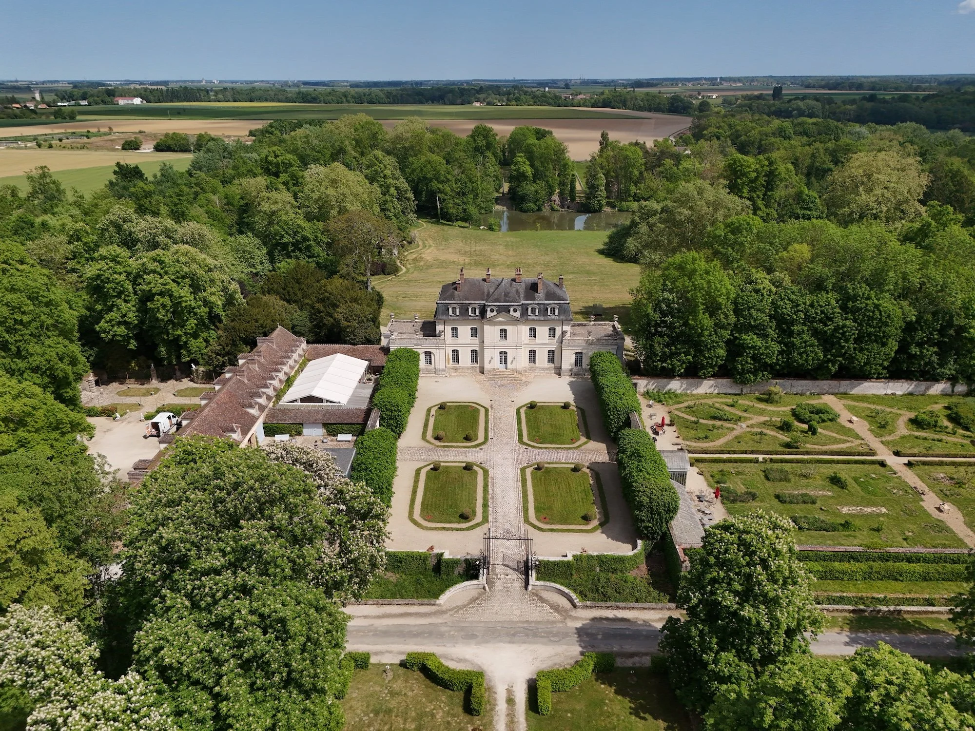 francis-york-18th-century-chateau-60km-from-paris-27.JPG