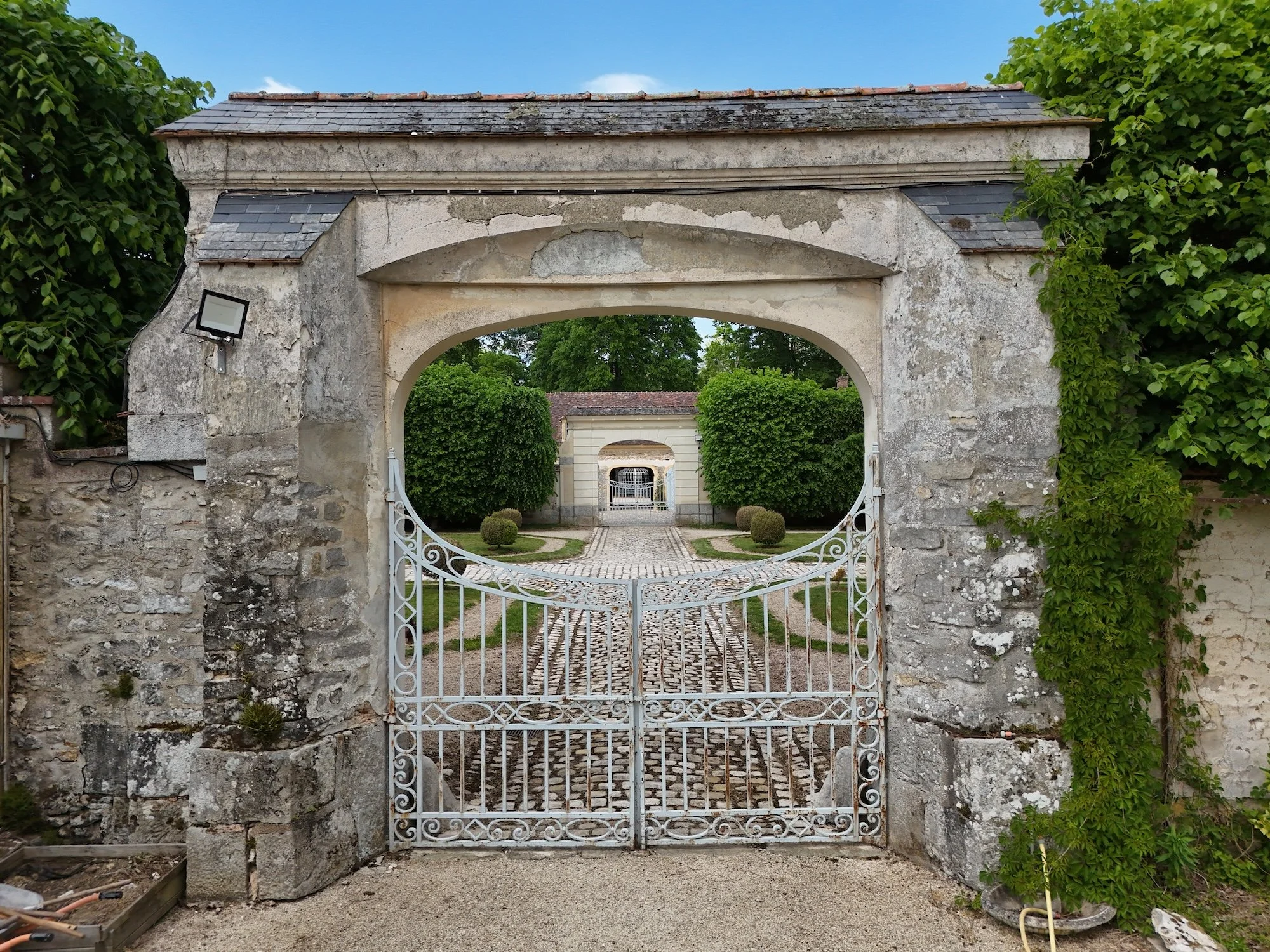 francis-york-18th-century-chateau-60km-from-paris-39.JPG