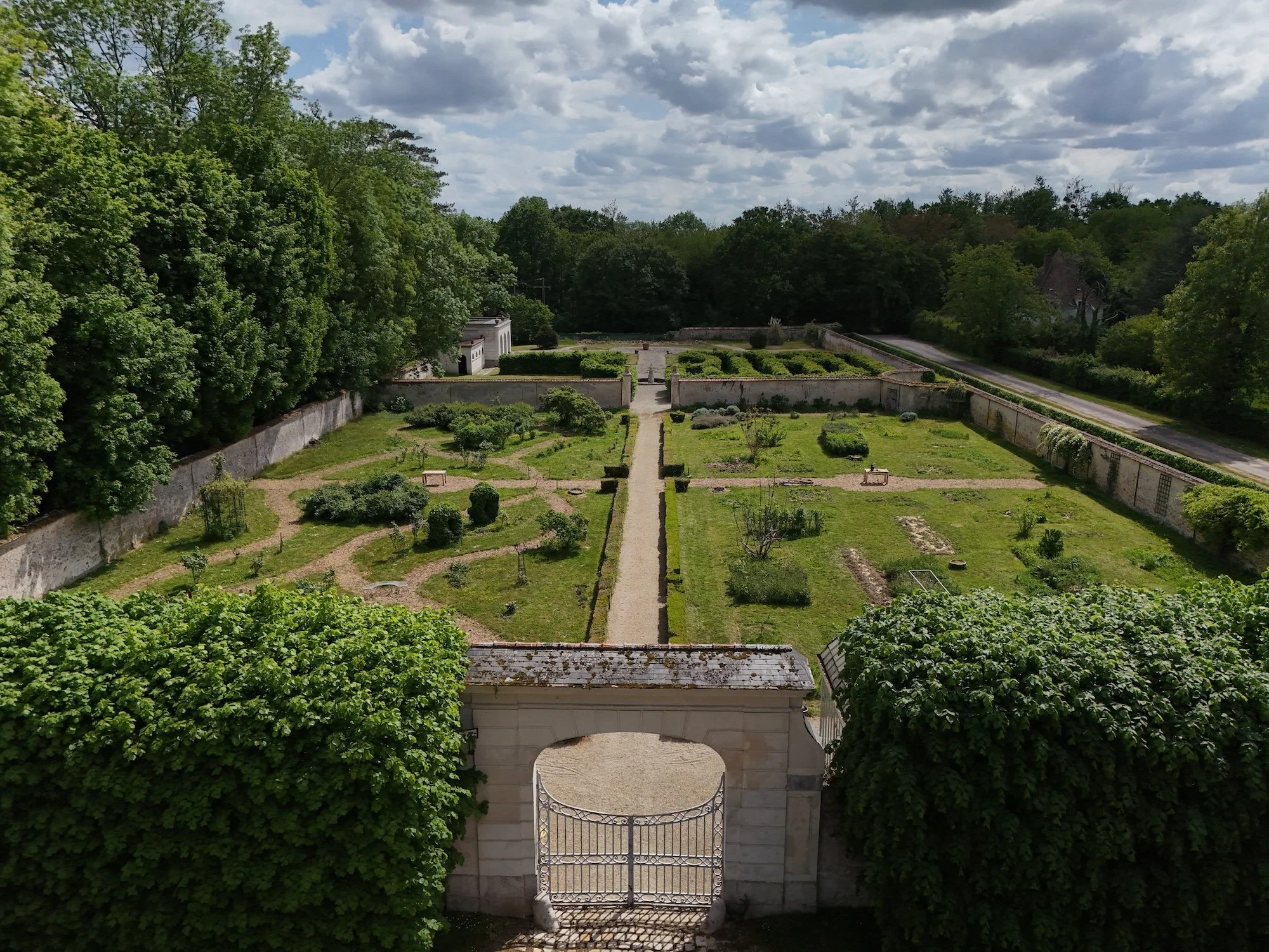 francis-york-18th-century-chateau-60km-from-paris-32.JPG