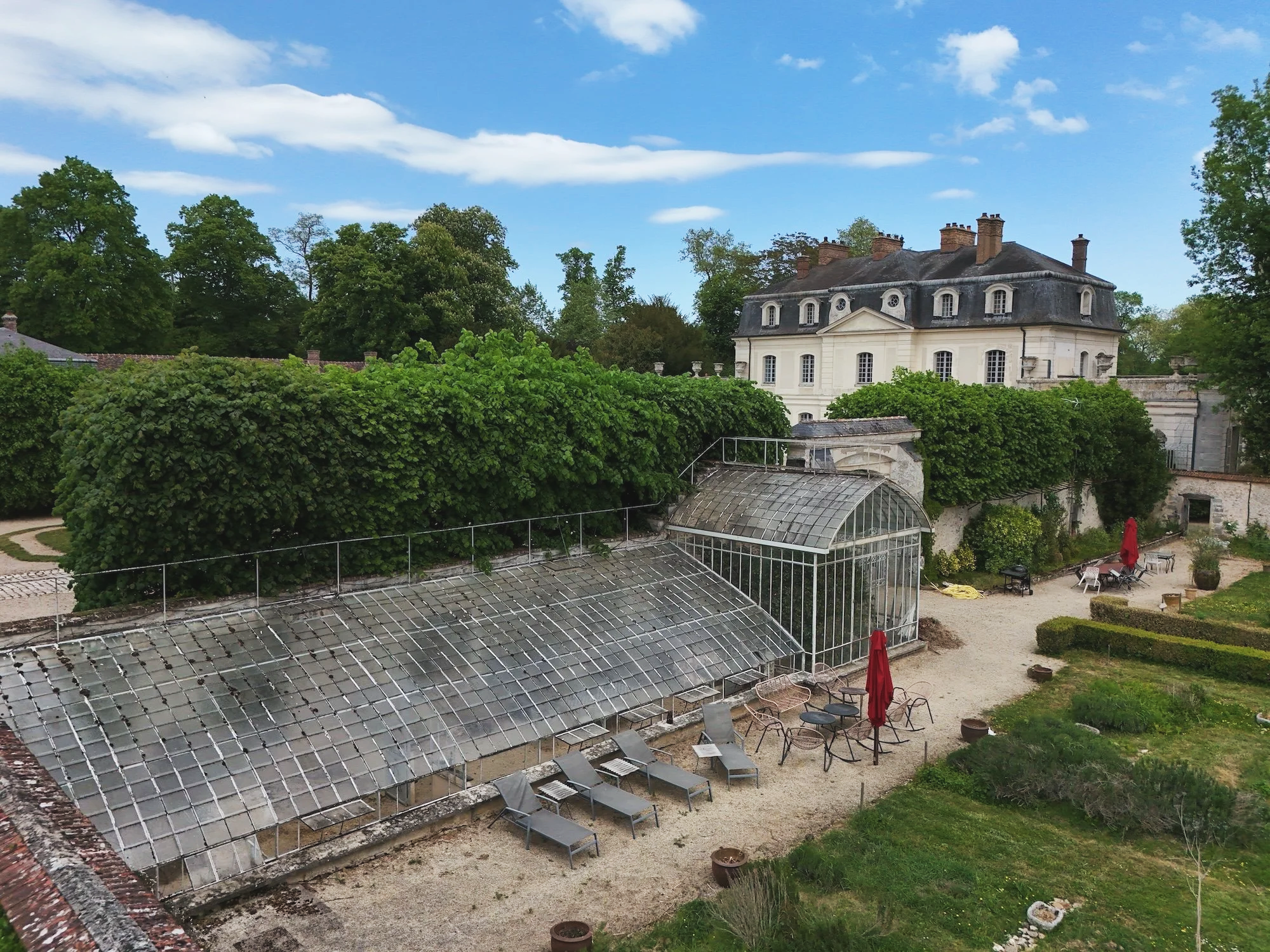 francis-york-18th-century-chateau-60km-from-paris-40.png