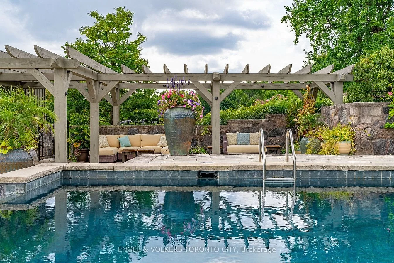 francis-york-tally-ho-106-acre-country-estate-ontario-31.jpg