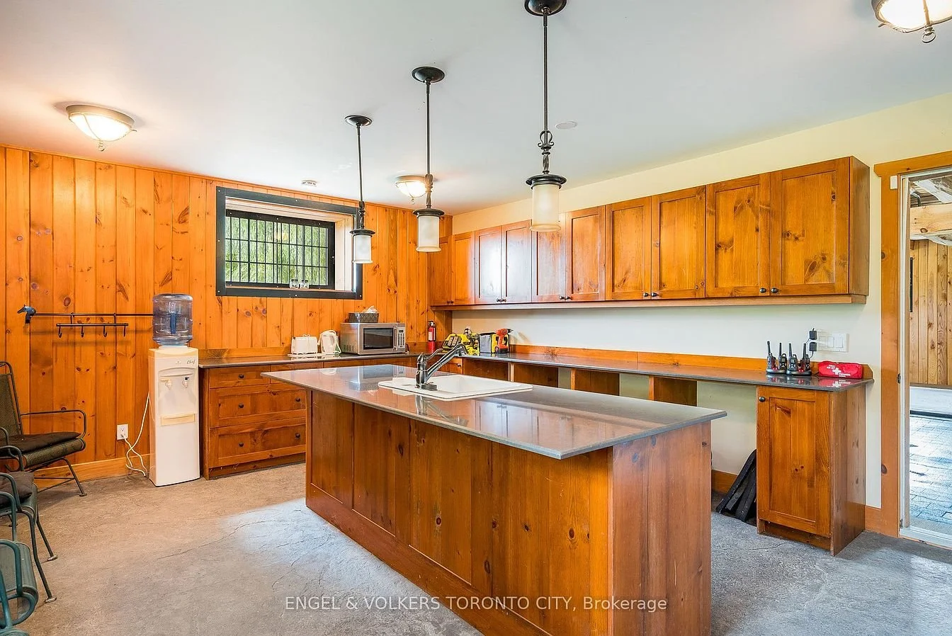 francis-york-tally-ho-106-acre-country-estate-ontario-35.jpg