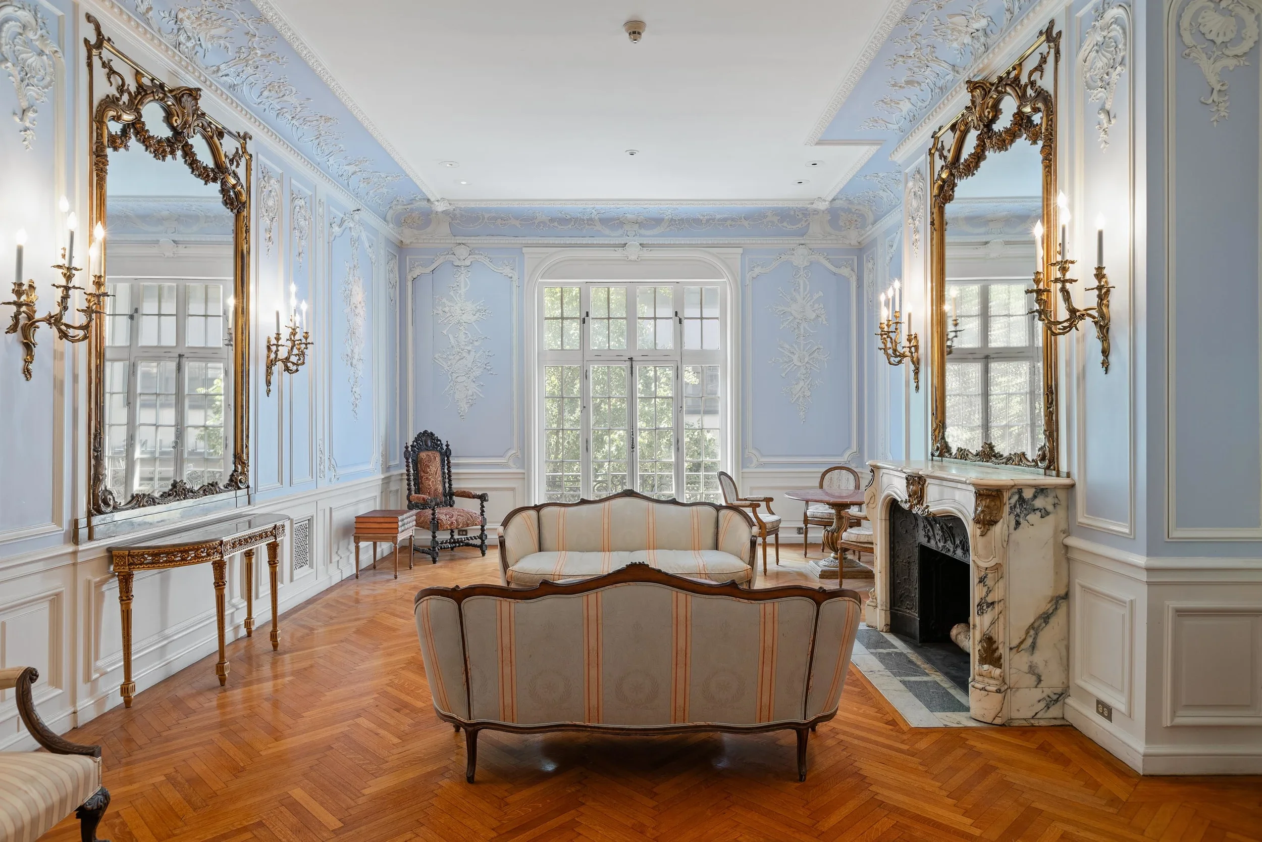 1629-locust-street-philadelphia-1902-mansion-railroad-sugar-heir-concierge-auctions-12.webp