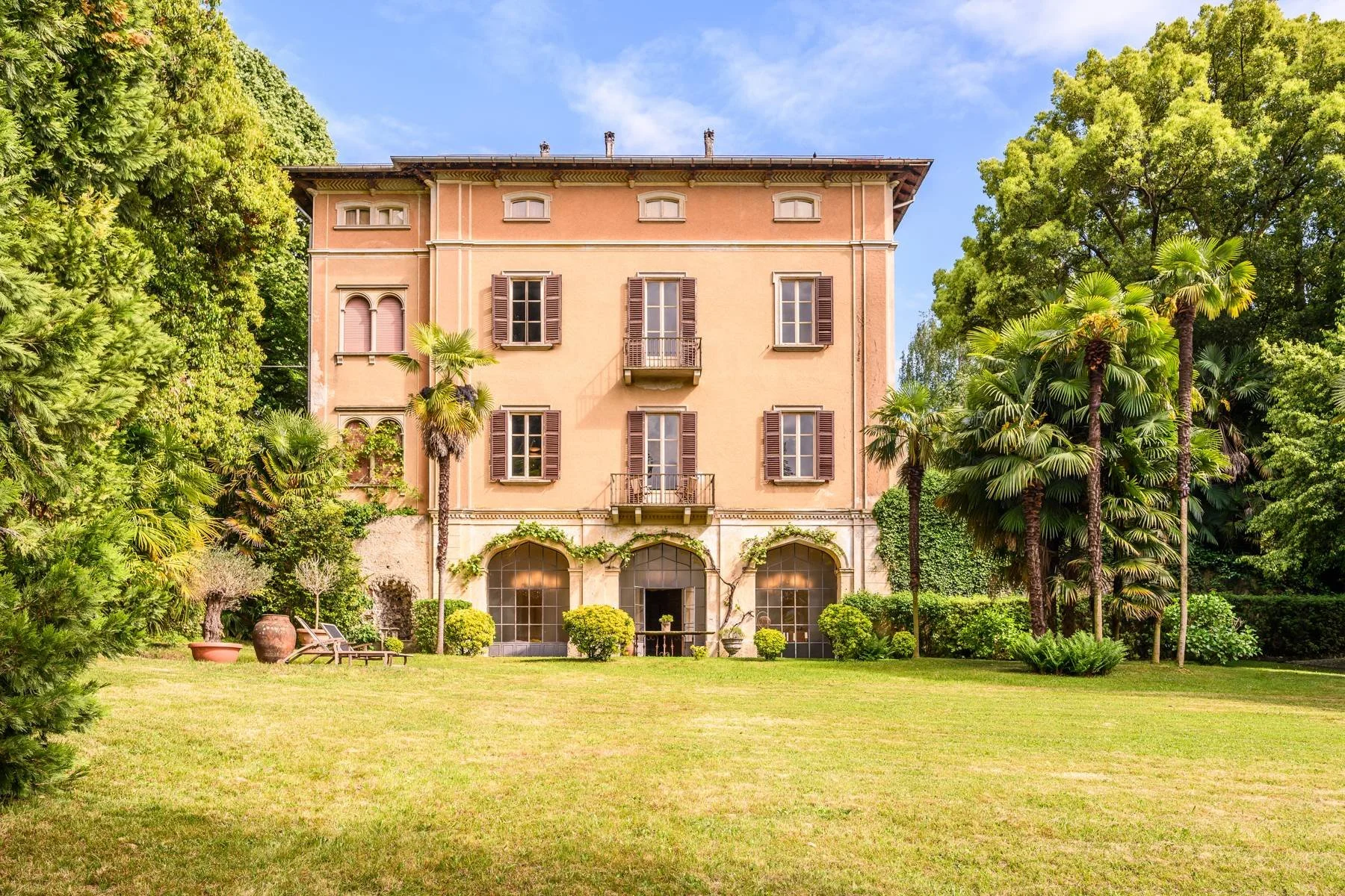 A Liberty-Style Villa on the Shores of Lake Maggiore Lists for €3.29 Million