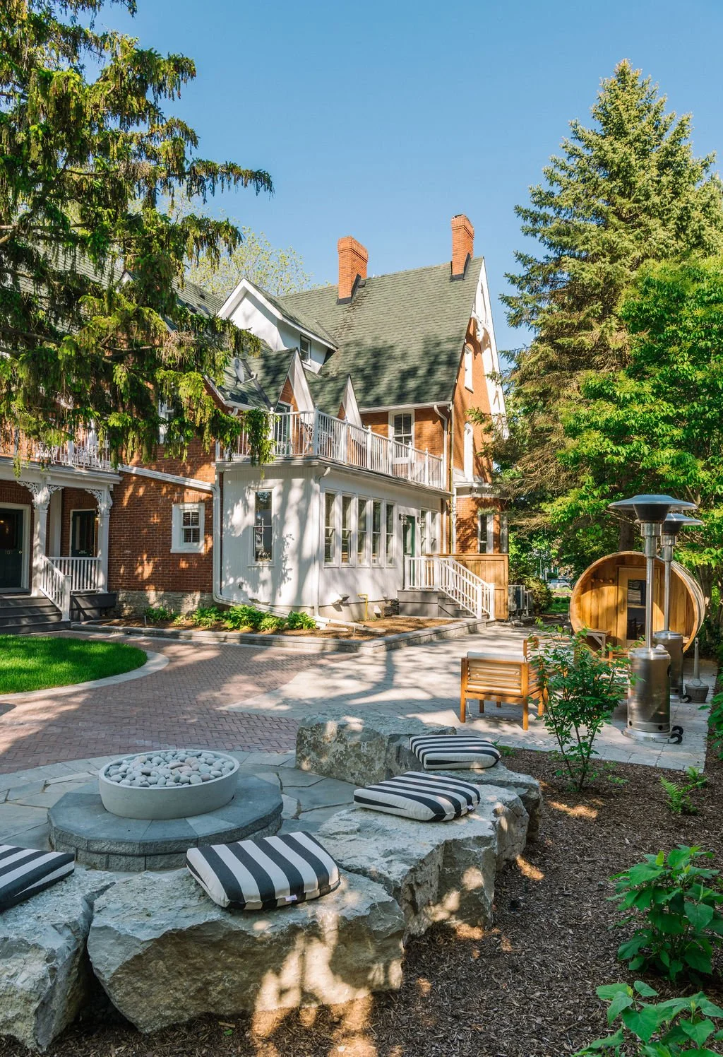 merill-house--restaurant-hotel-for-sale-picton-prince-edward-county-2.jpg