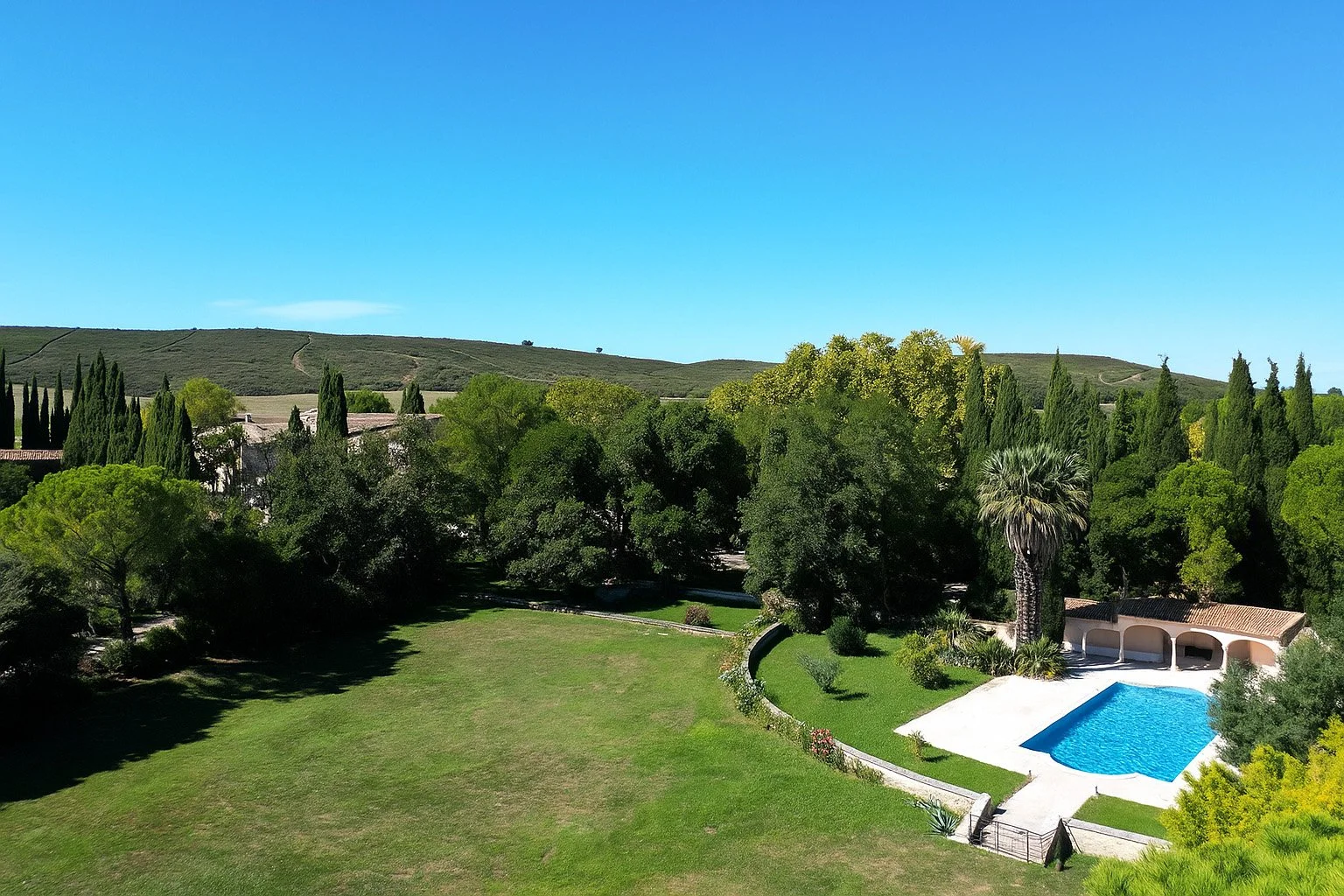 country-estate-near-nimes-france-for-sale-13.jpg