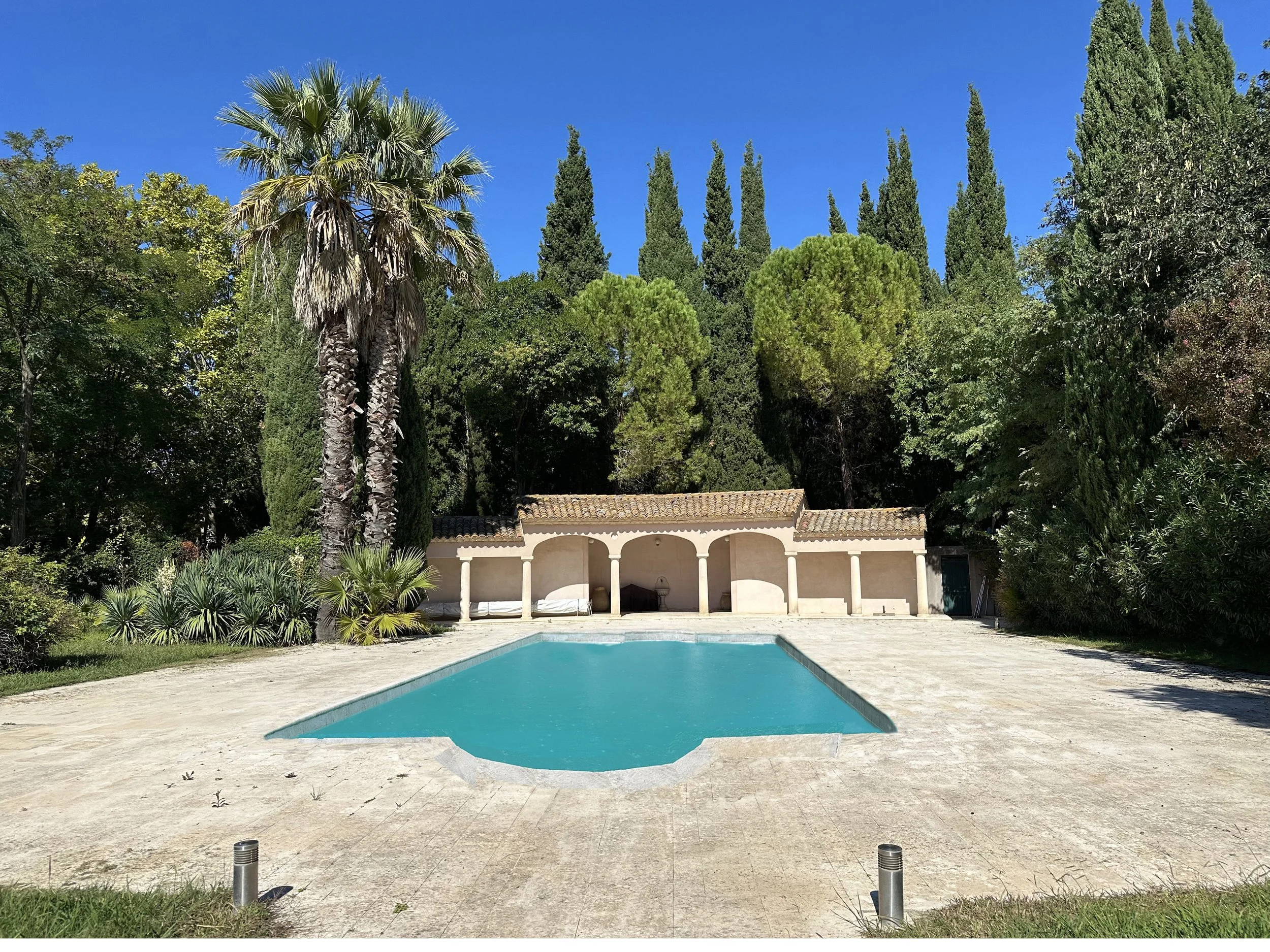 country-estate-near-nimes-france-for-sale-14.jpg