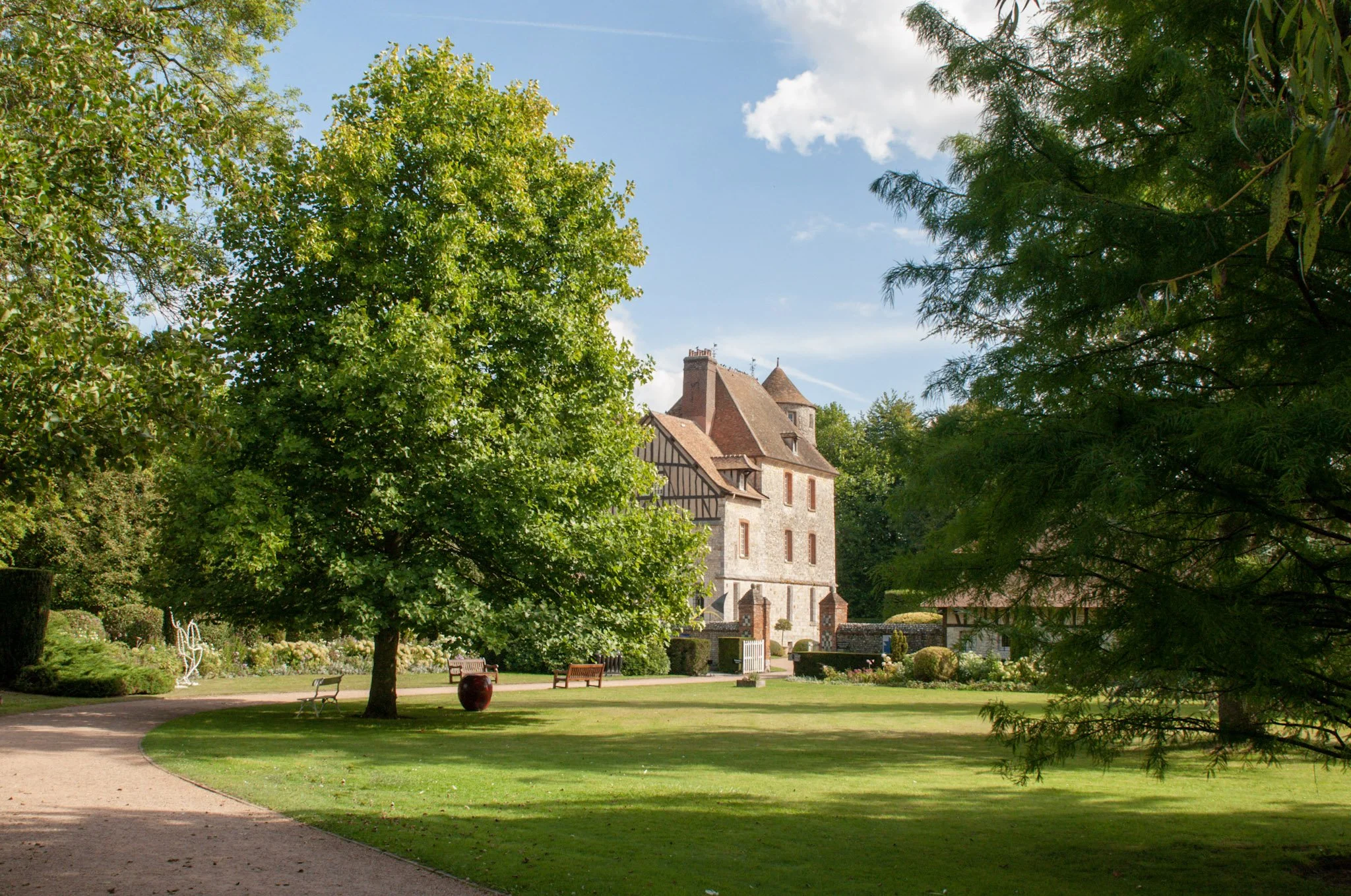medieval-chateau-normandy-art-centre-denniel-immobilier-8.jpg