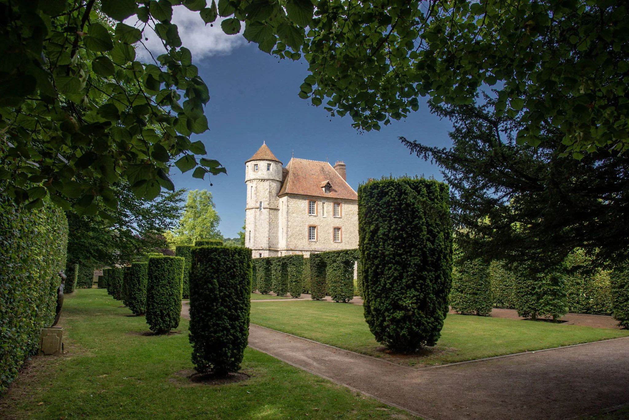 medieval-chateau-normandy-art-centre-denniel-immobilier-11.jpg