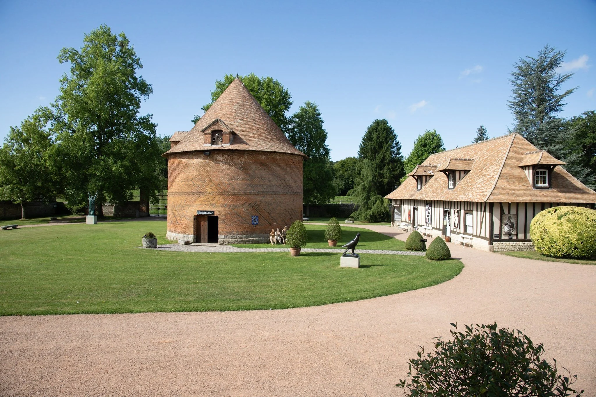medieval-chateau-normandy-art-centre-denniel-immobilier-13.jpg
