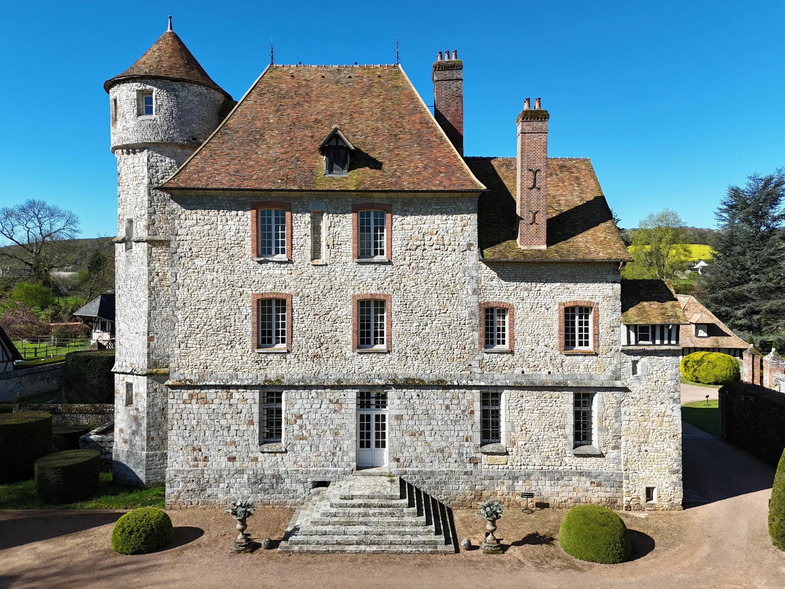 medieval-chateau-normandy-art-centre-denniel-immobilier-23.JPG