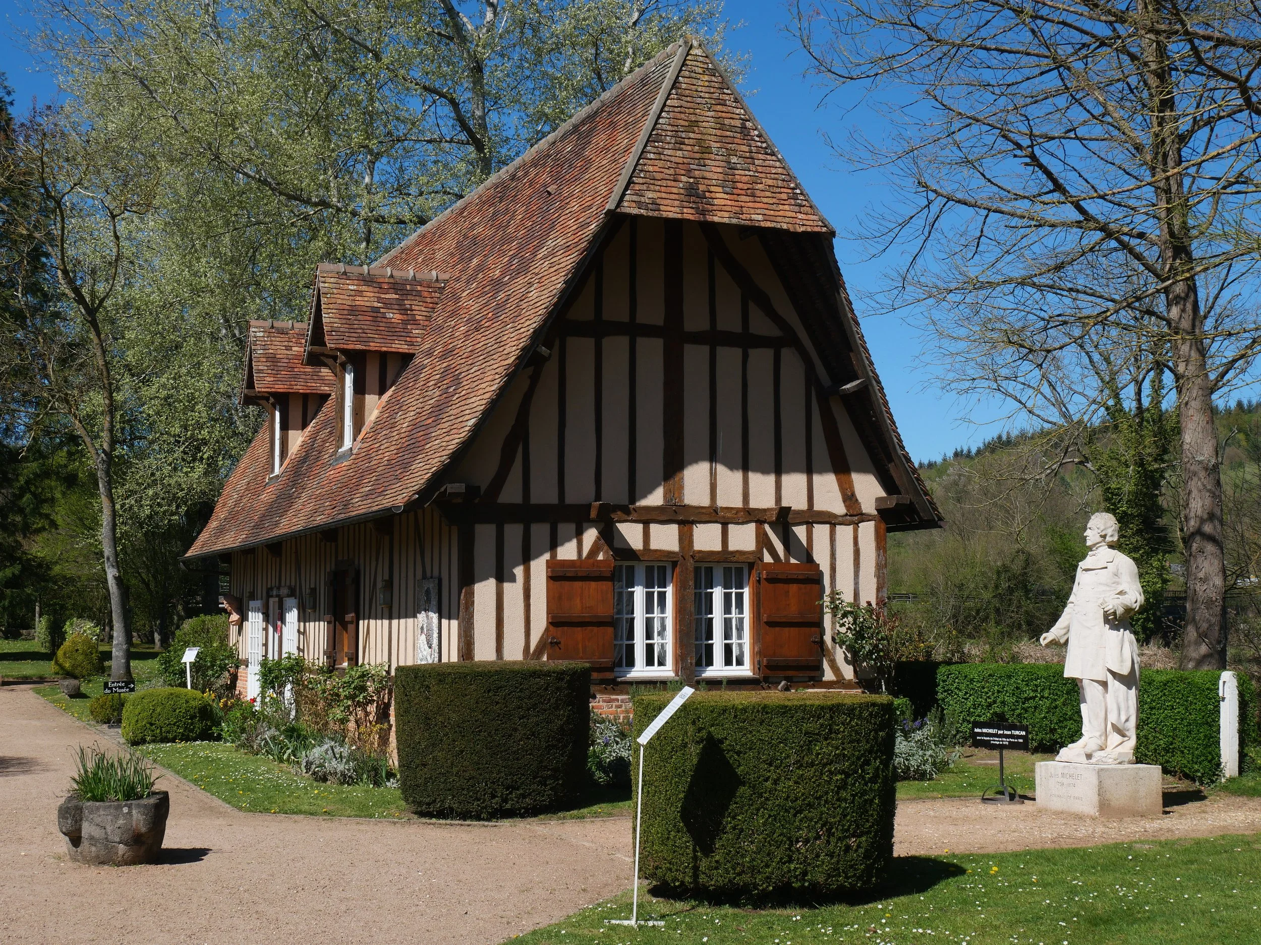 medieval-chateau-normandy-art-centre-denniel-immobilier-53.JPG
