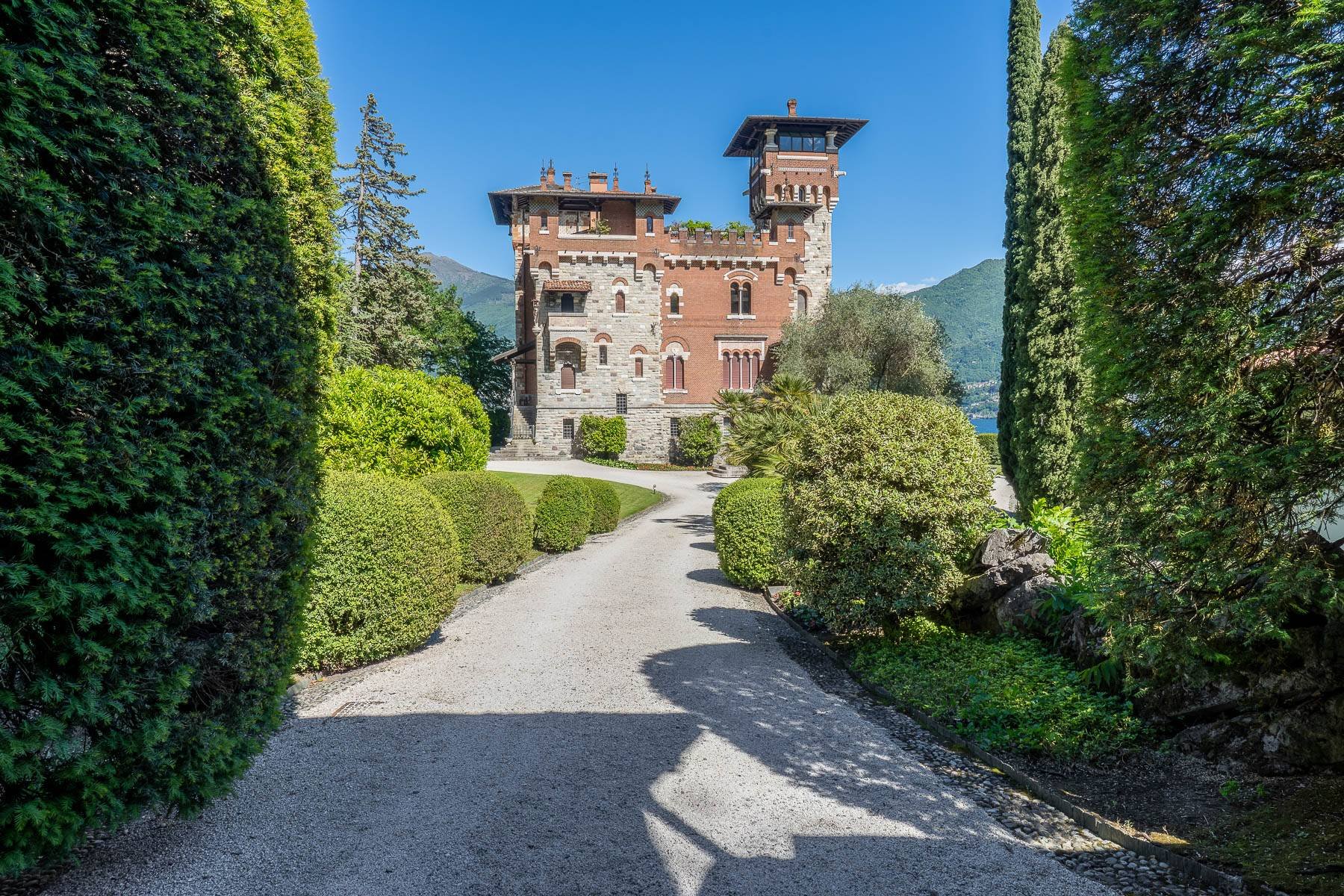 lake-como-james-bond-villa-la-gaeta-apartment-casino-royale-3.jpg