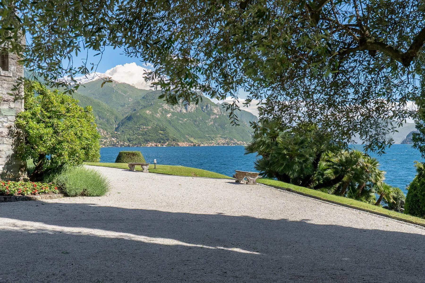 lake-como-james-bond-villa-la-gaeta-apartment-casino-royale-4.jpg