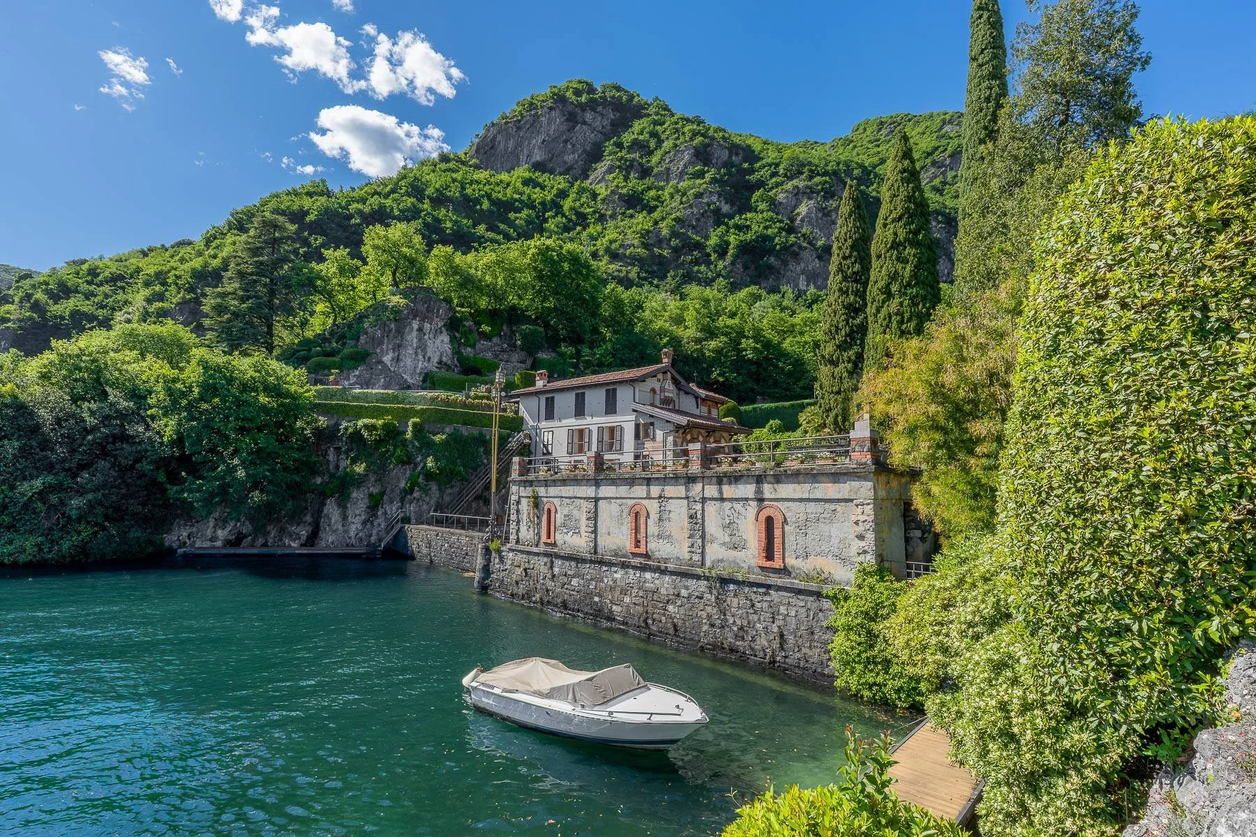 lake-como-james-bond-villa-la-gaeta-apartment-casino-royale-7.jpg