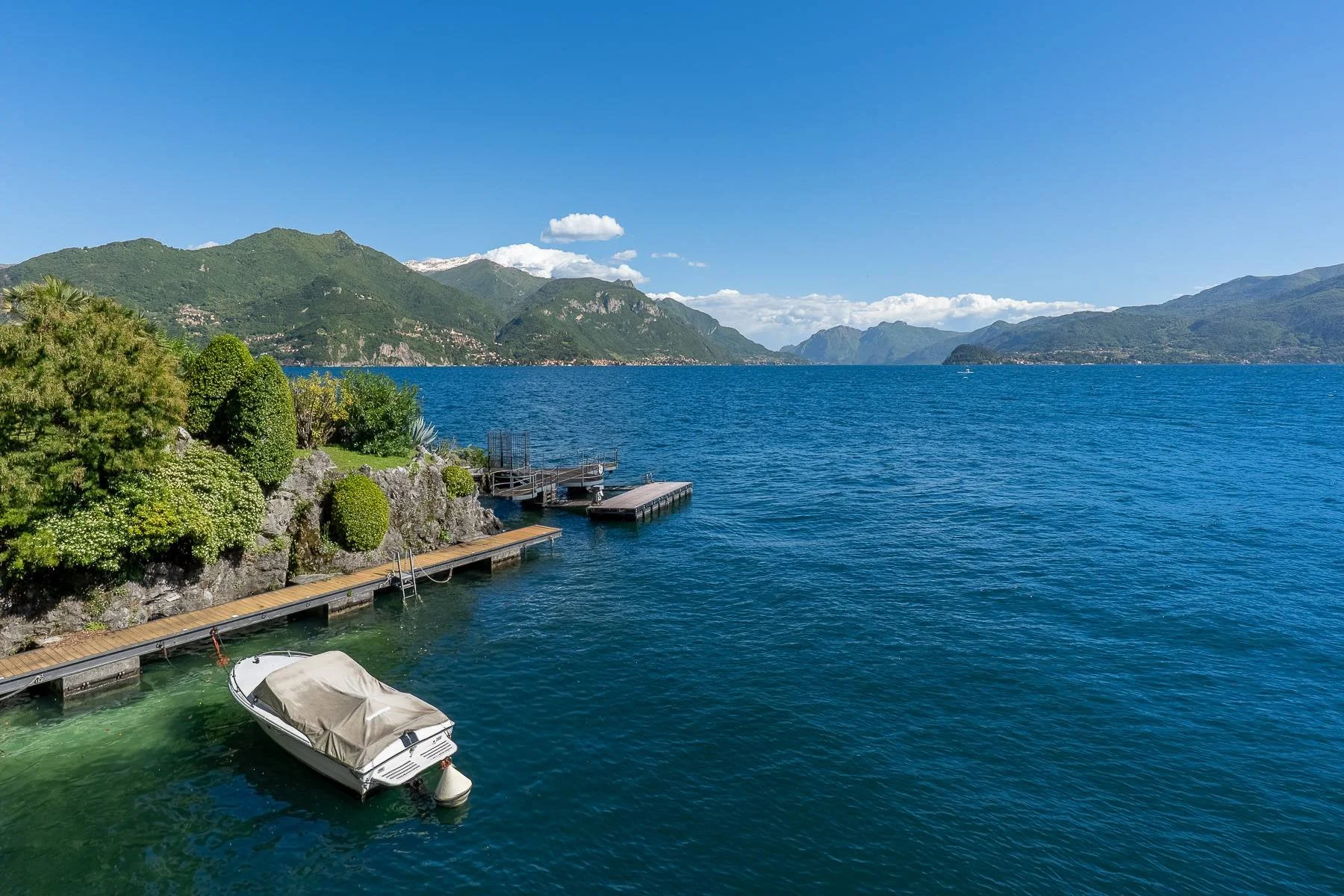 lake-como-james-bond-villa-la-gaeta-apartment-casino-royale-8.jpg