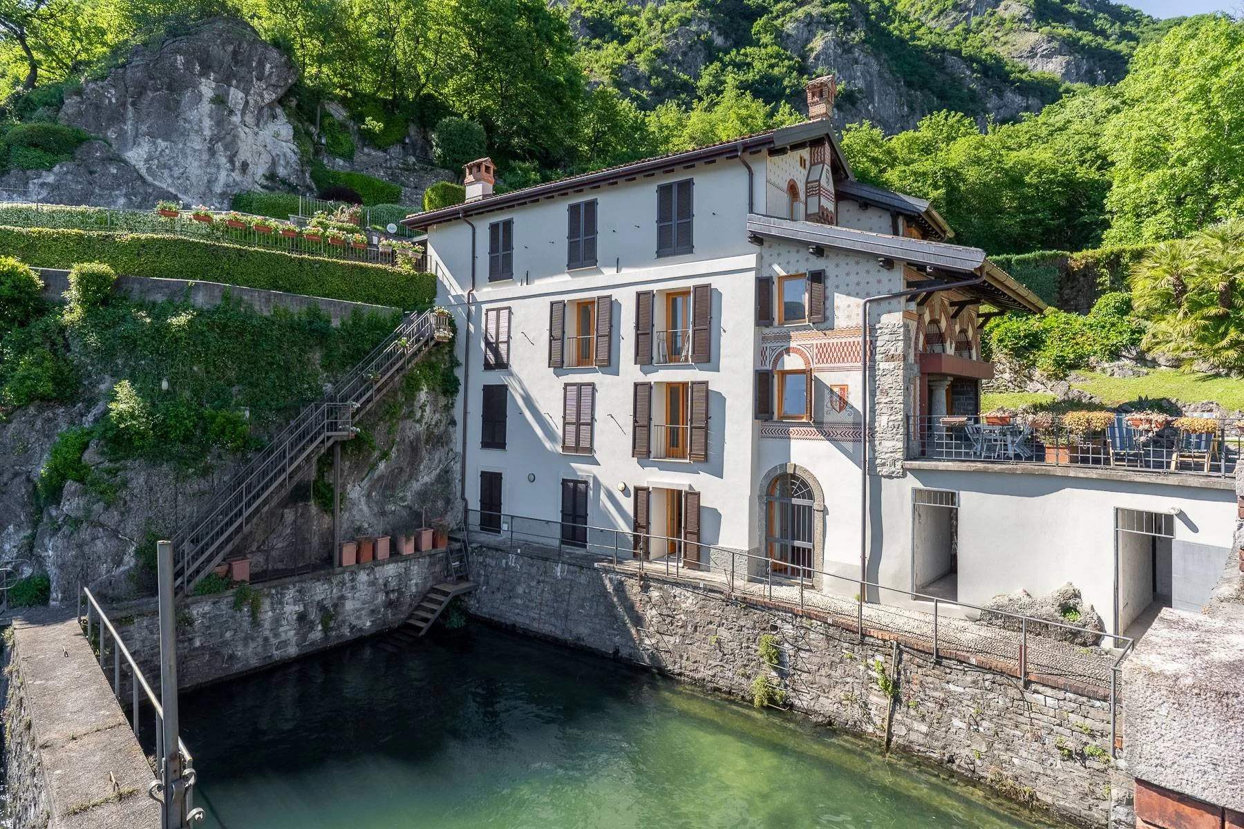 lake-como-james-bond-villa-la-gaeta-apartment-casino-royale-9.jpg
