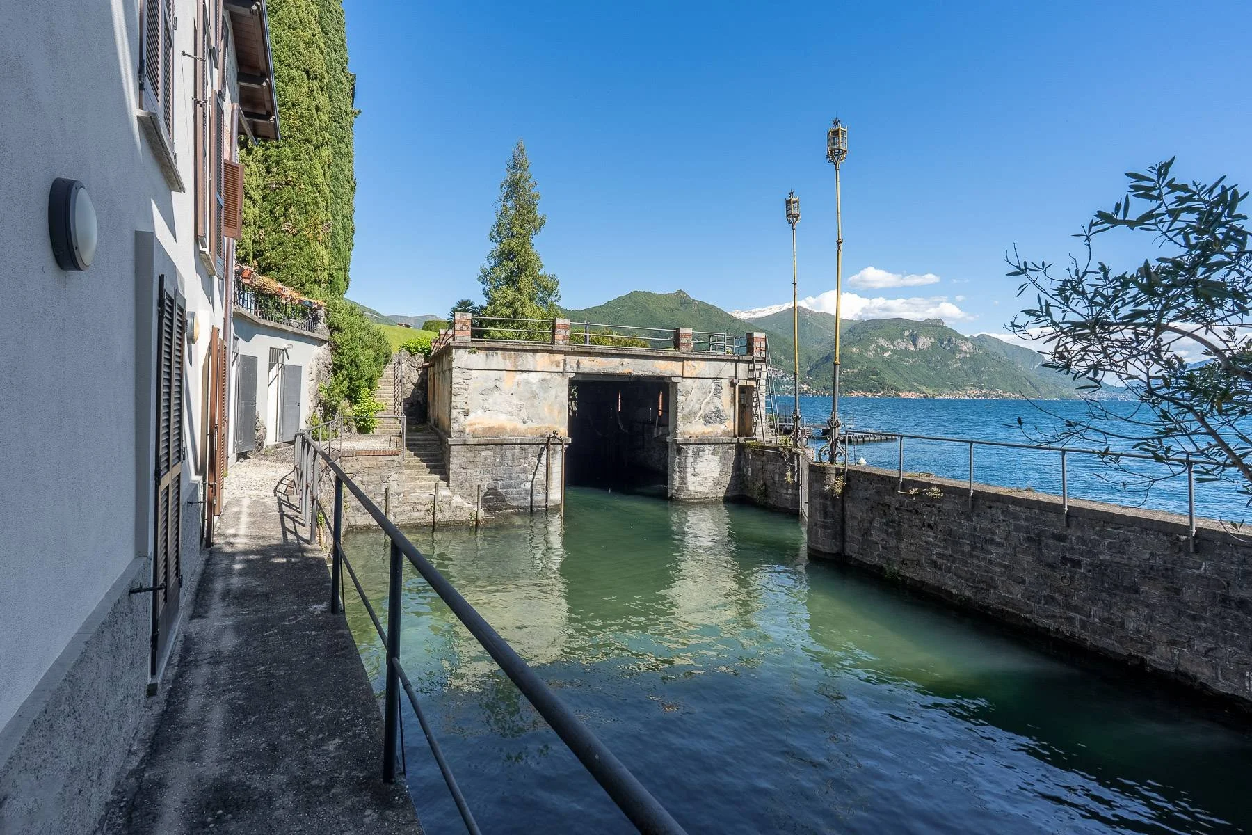 lake-como-james-bond-villa-la-gaeta-apartment-casino-royale-11.jpg