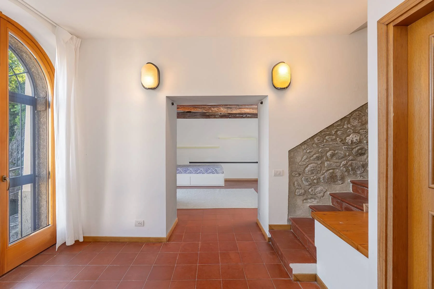 lake-como-james-bond-villa-la-gaeta-apartment-casino-royale-21.jpg