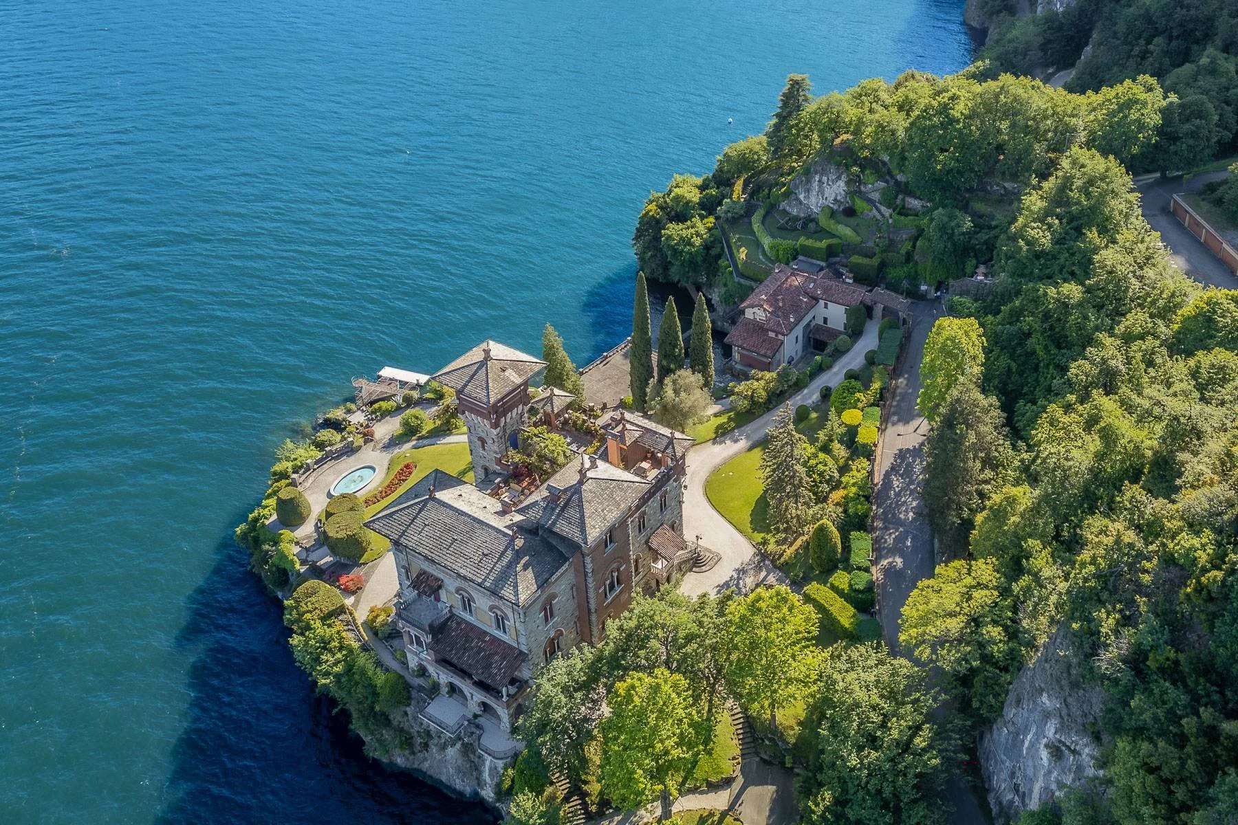 lake-como-james-bond-villa-la-gaeta-apartment-casino-royale-28.jpg