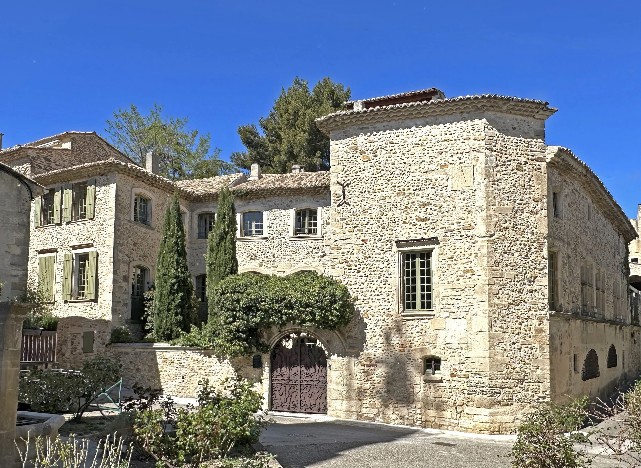 17th-century-private-mansion-provence-enclave-des-papes-emile-garcin-17.jpg