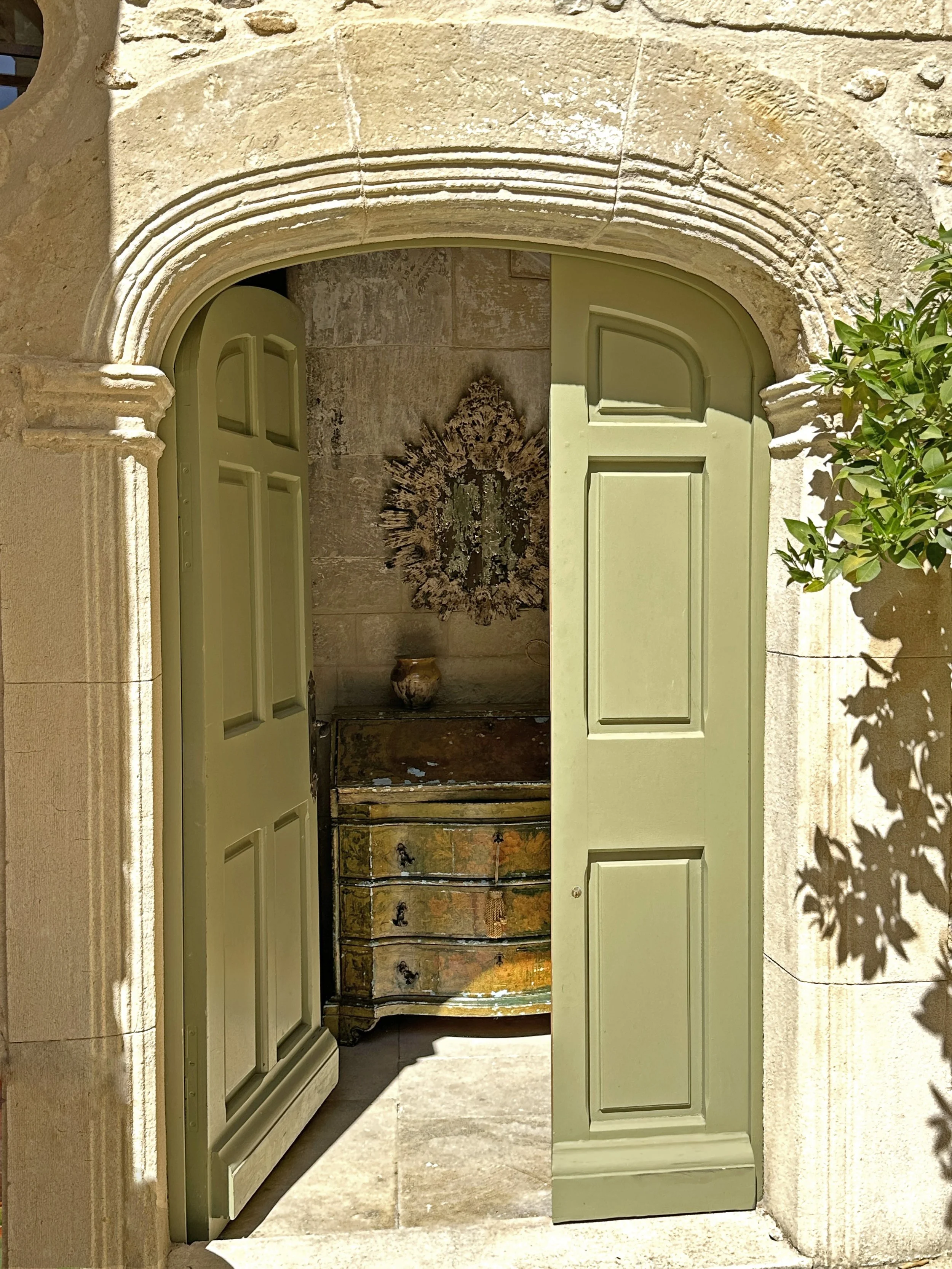 17th-century-private-mansion-provence-enclave-des-papes-emile-garcin-18.jpg