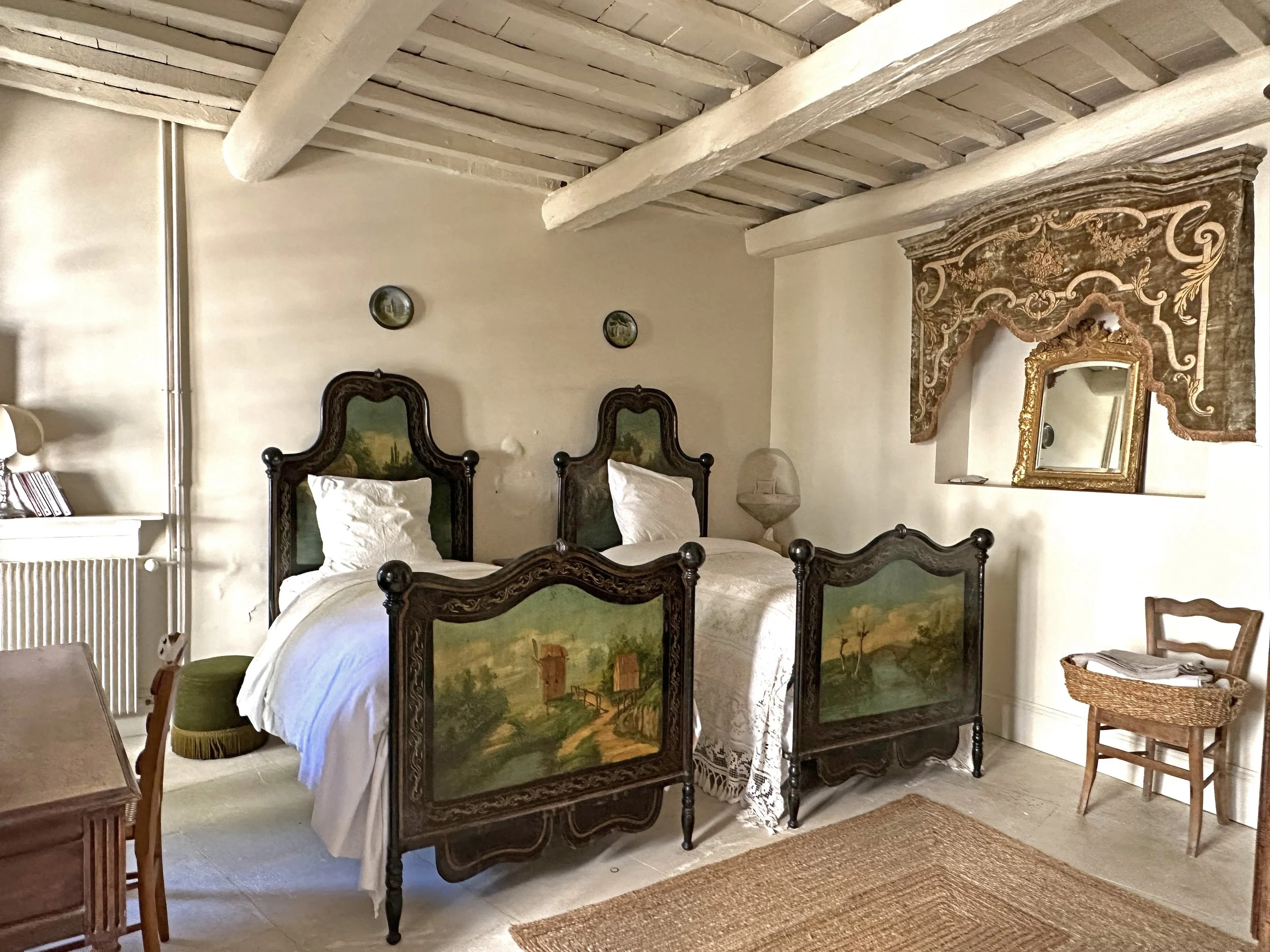 17th-century-private-mansion-provence-enclave-des-papes-emile-garcin-21.jpg