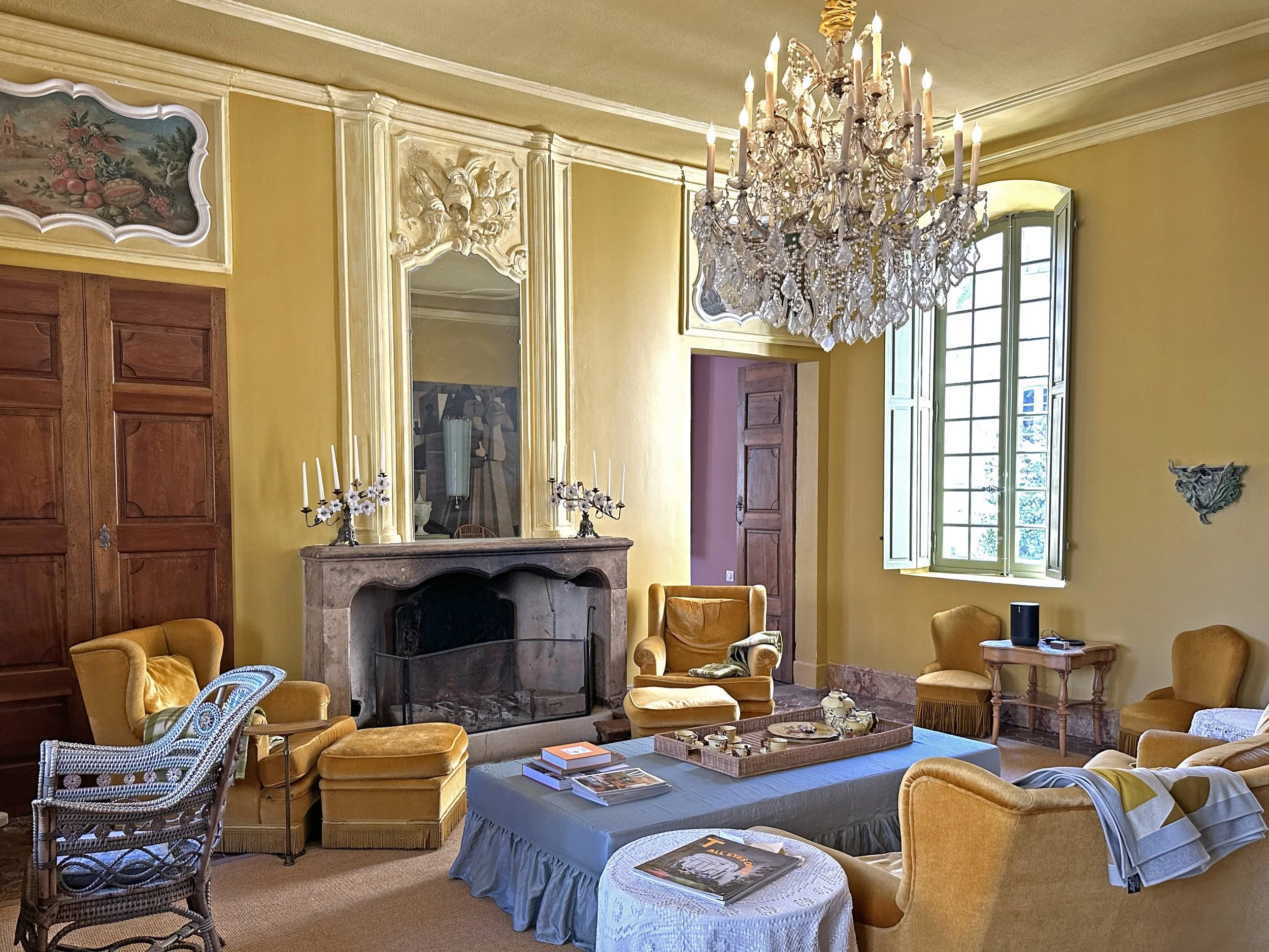 17th-century-private-mansion-provence-enclave-des-papes-emile-garcin-24.jpg
