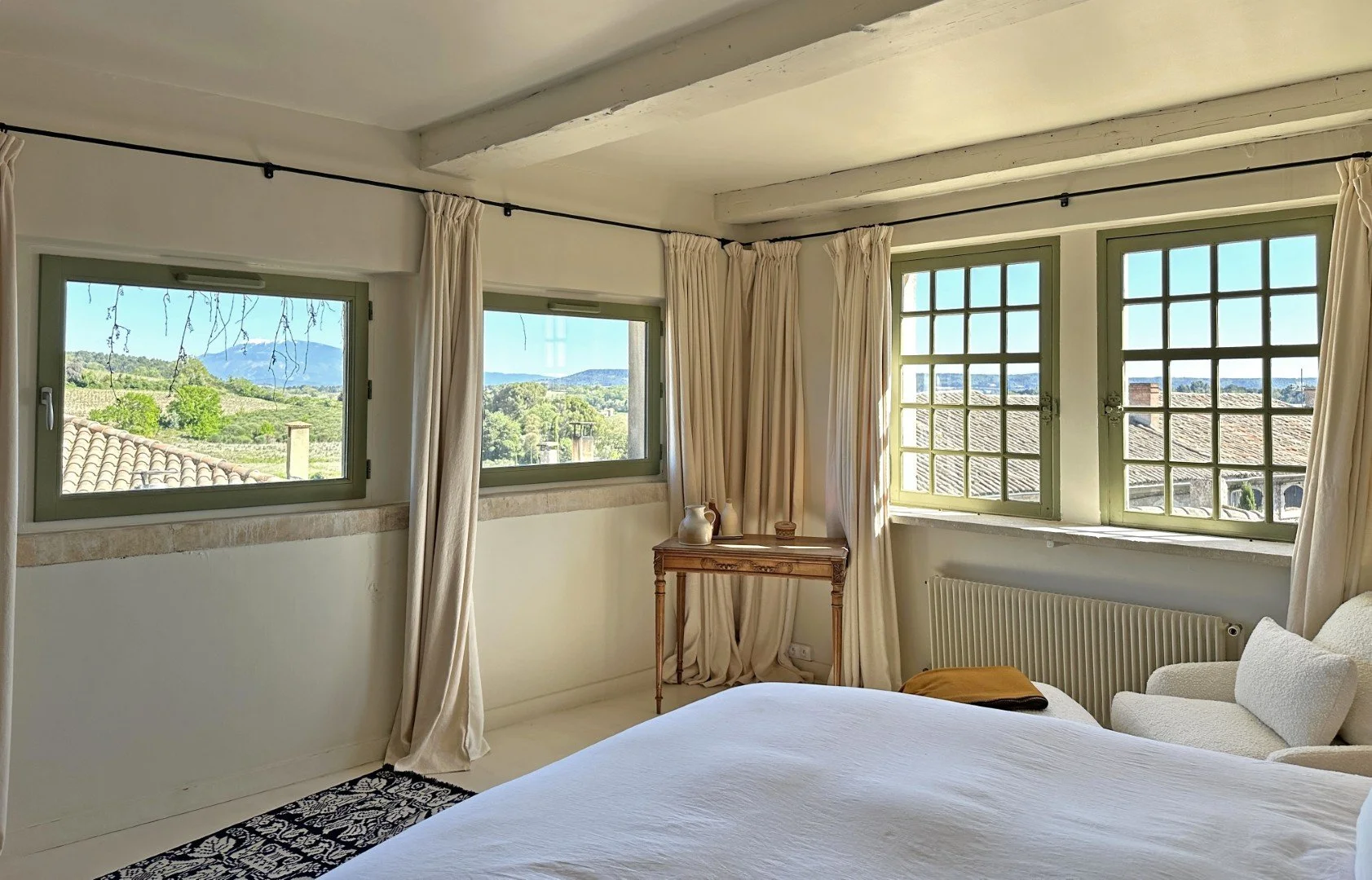 17th-century-private-mansion-provence-enclave-des-papes-emile-garcin-30.jpg