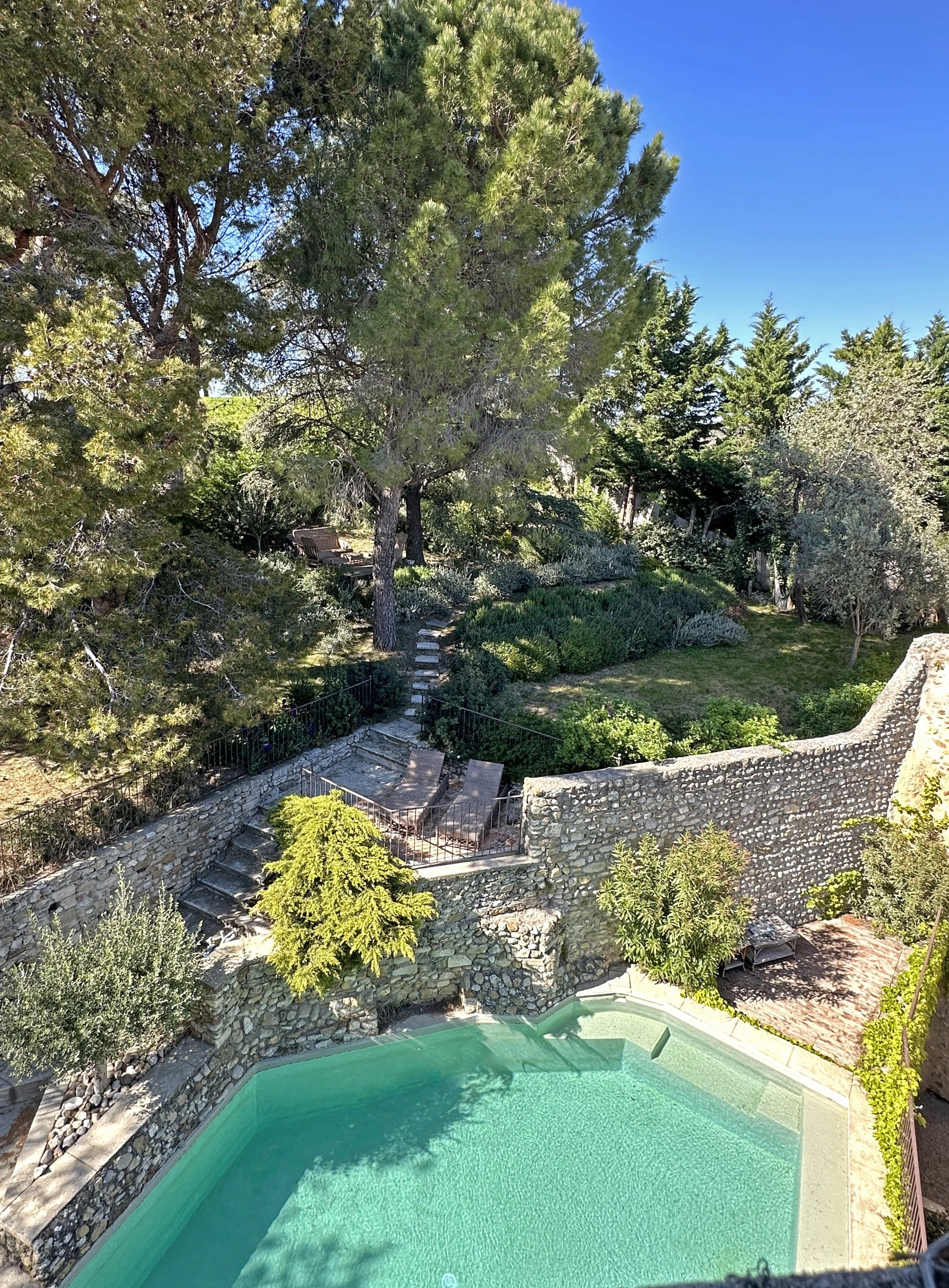 17th-century-private-mansion-provence-enclave-des-papes-emile-garcin-34.jpg