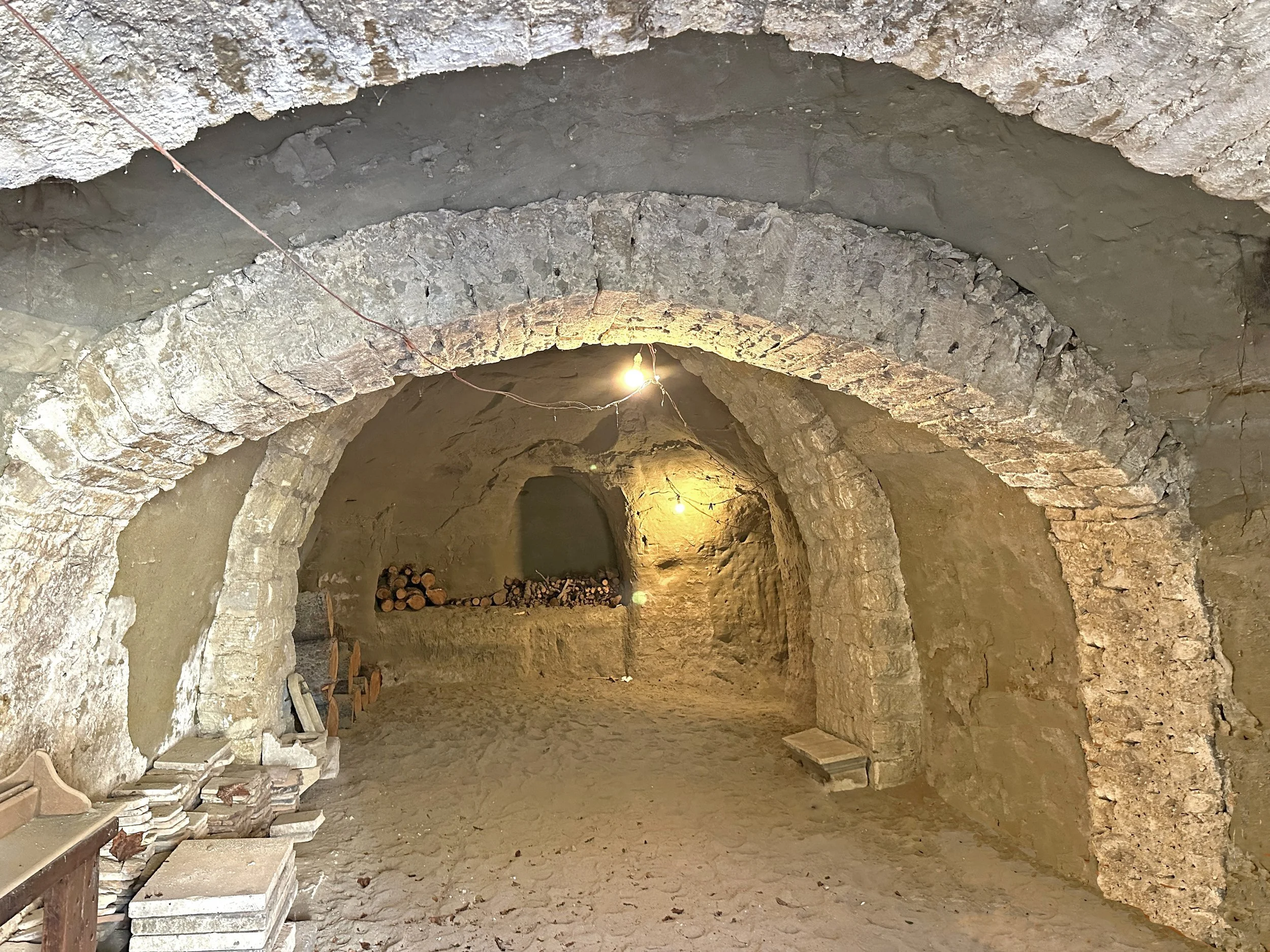 17th-century-private-mansion-provence-enclave-des-papes-emile-garcin-39.jpg