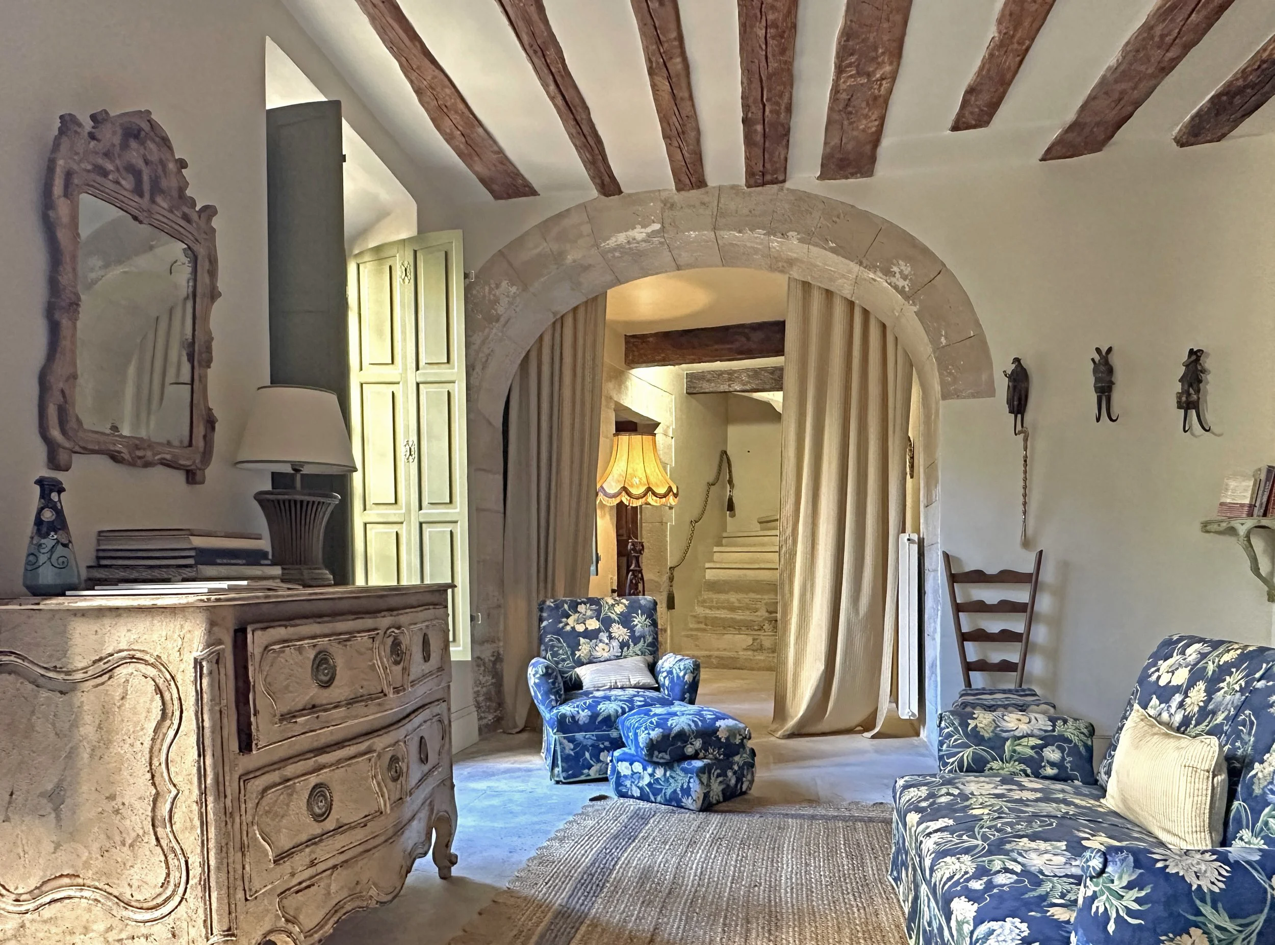 17th-century-private-mansion-provence-enclave-des-papes-emile-garcin-41.jpg