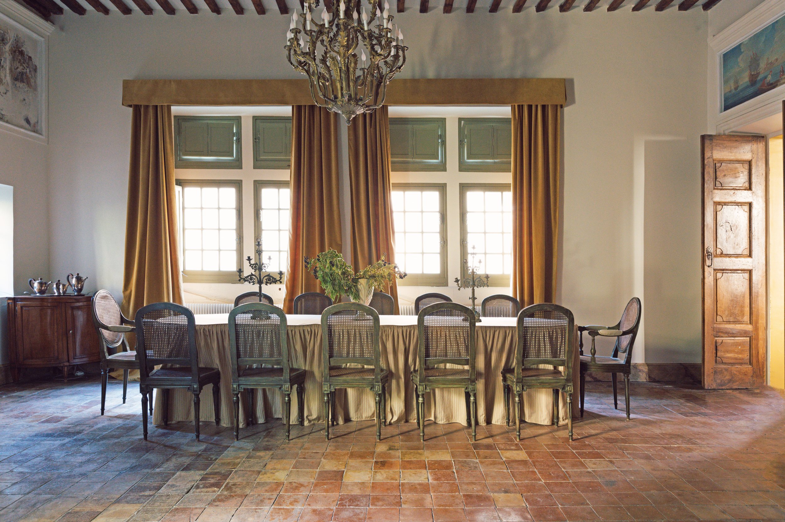 17th-century-private-mansion-provence-enclave-des-papes-emile-garcin-45.jpg