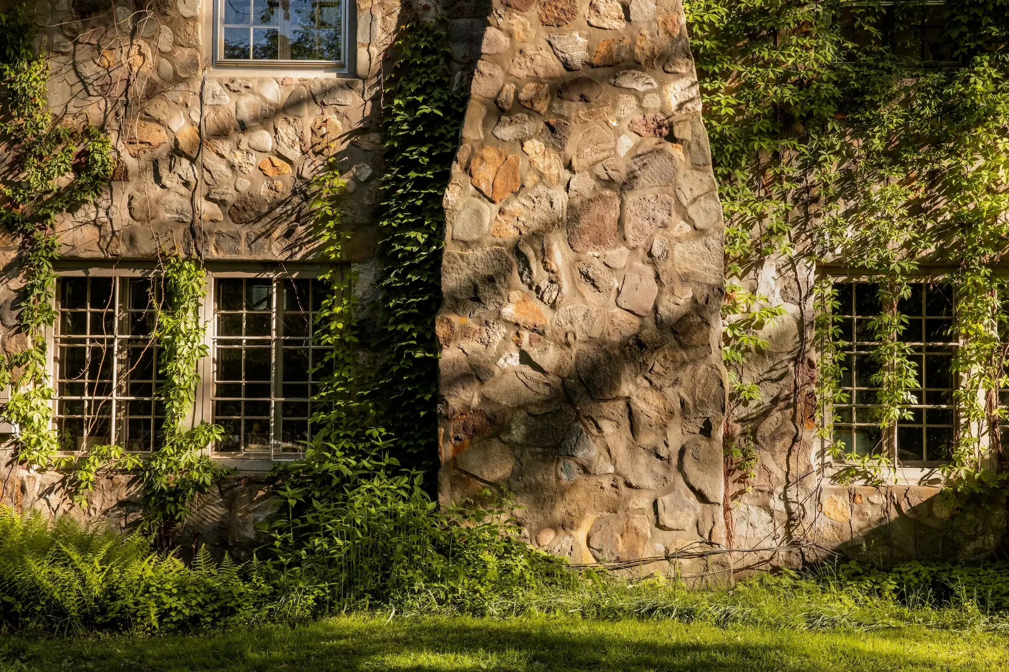 library-lane-artist-retreat-woodstock-ny-for-sale=55.webp