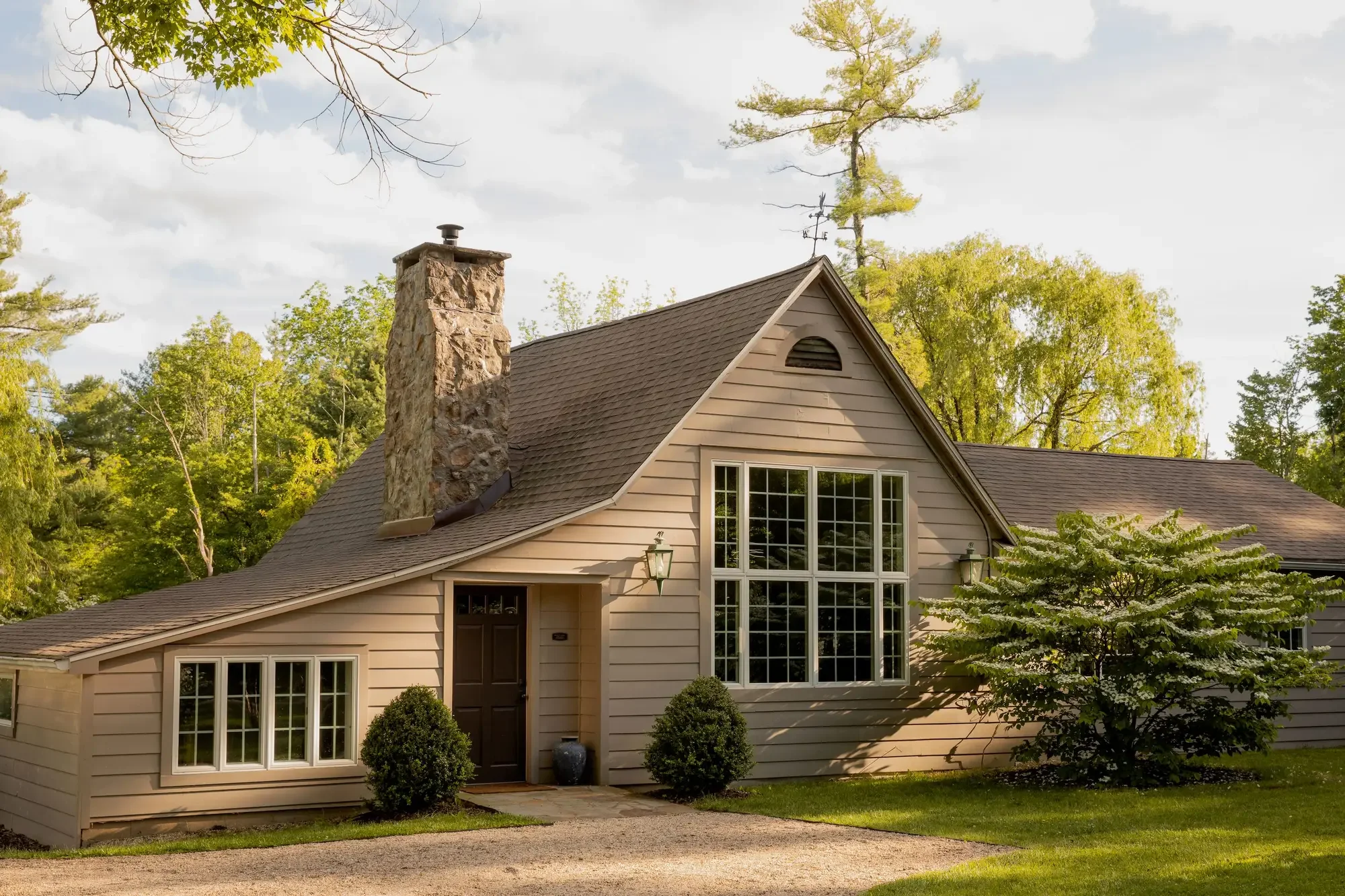 library-lane-artist-retreat-woodstock-ny-for-sale=53.webp