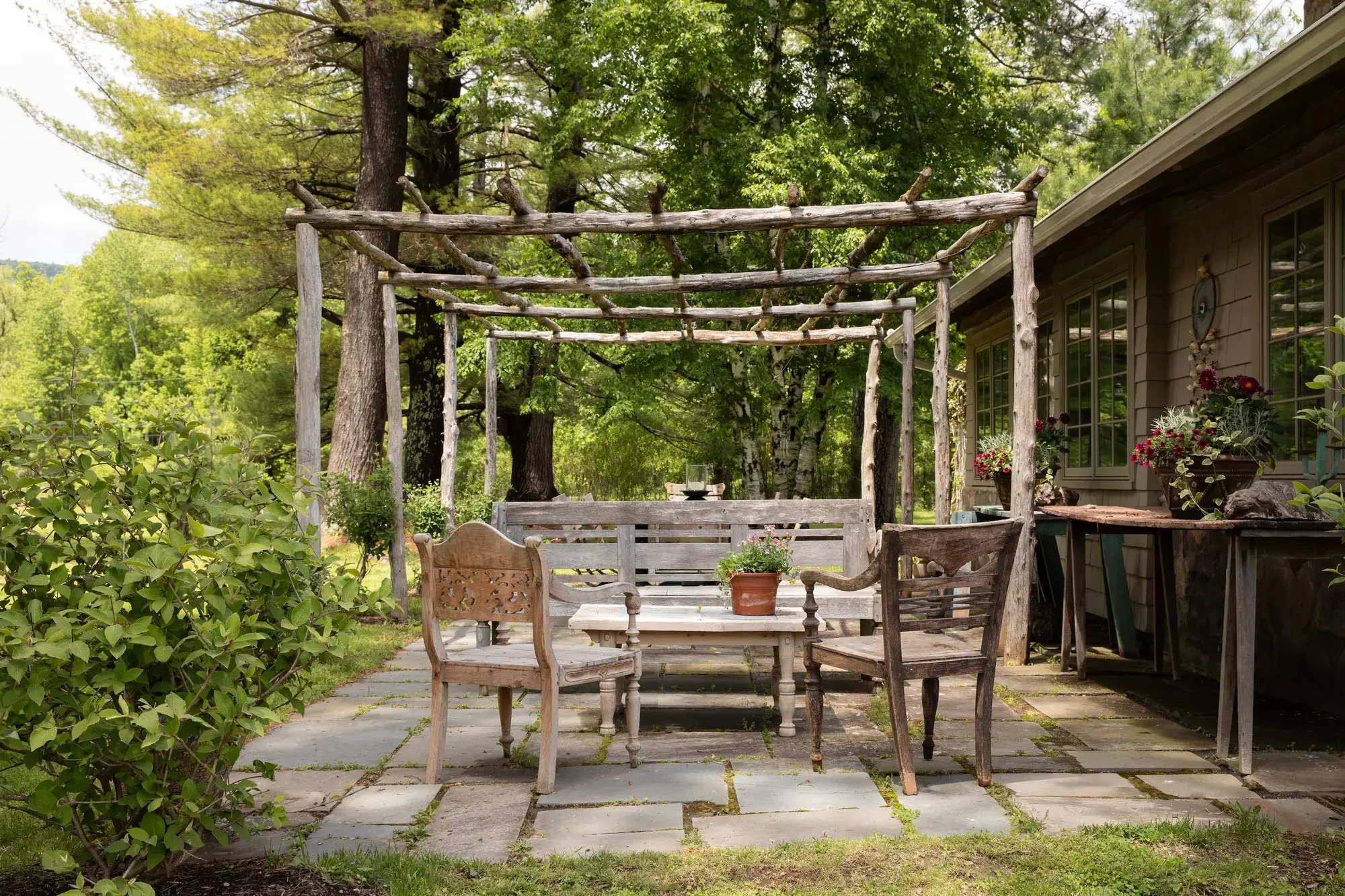 library-lane-artist-retreat-woodstock-ny-for-sale=52.webp