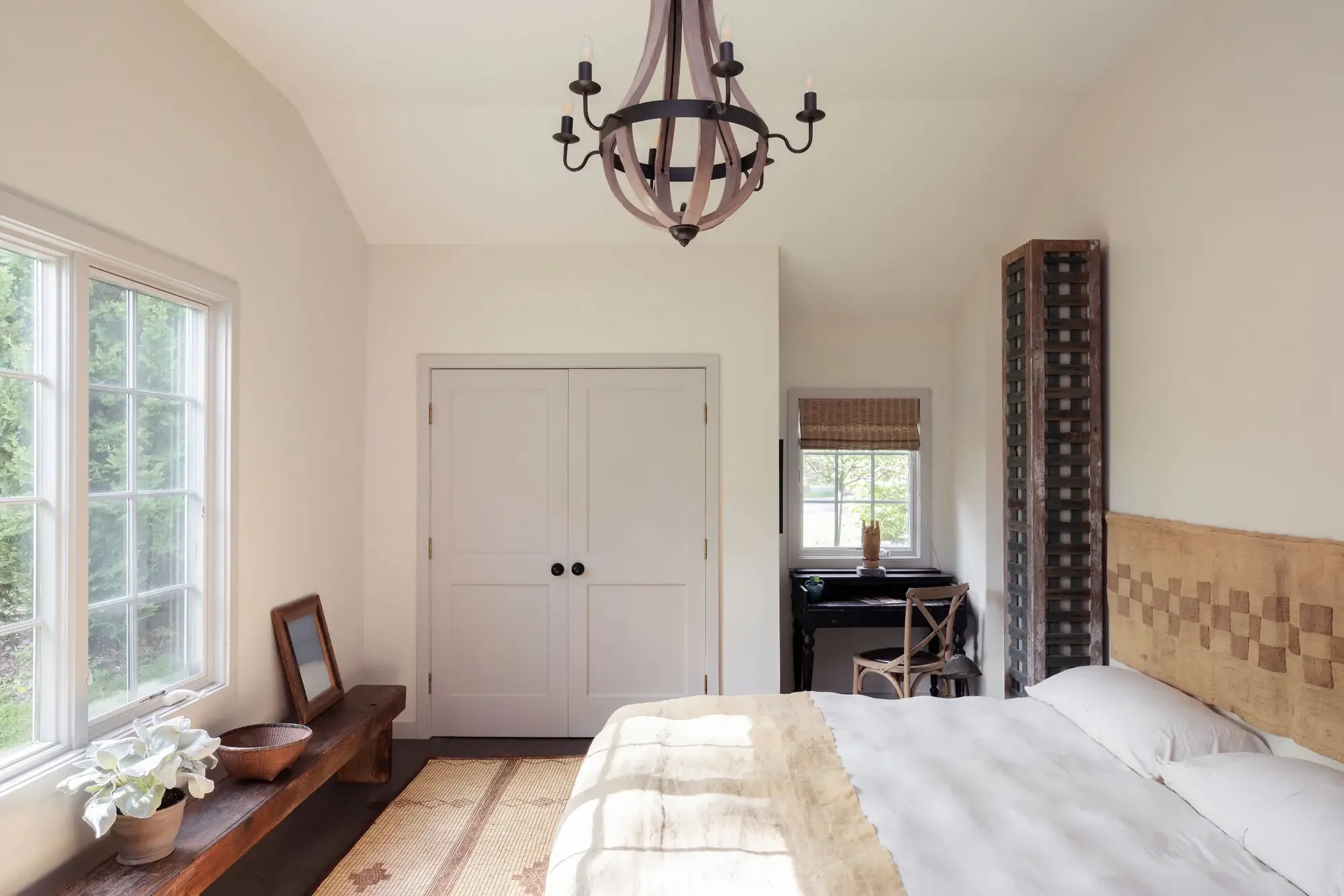 library-lane-artist-retreat-woodstock-ny-for-sale=40.webp