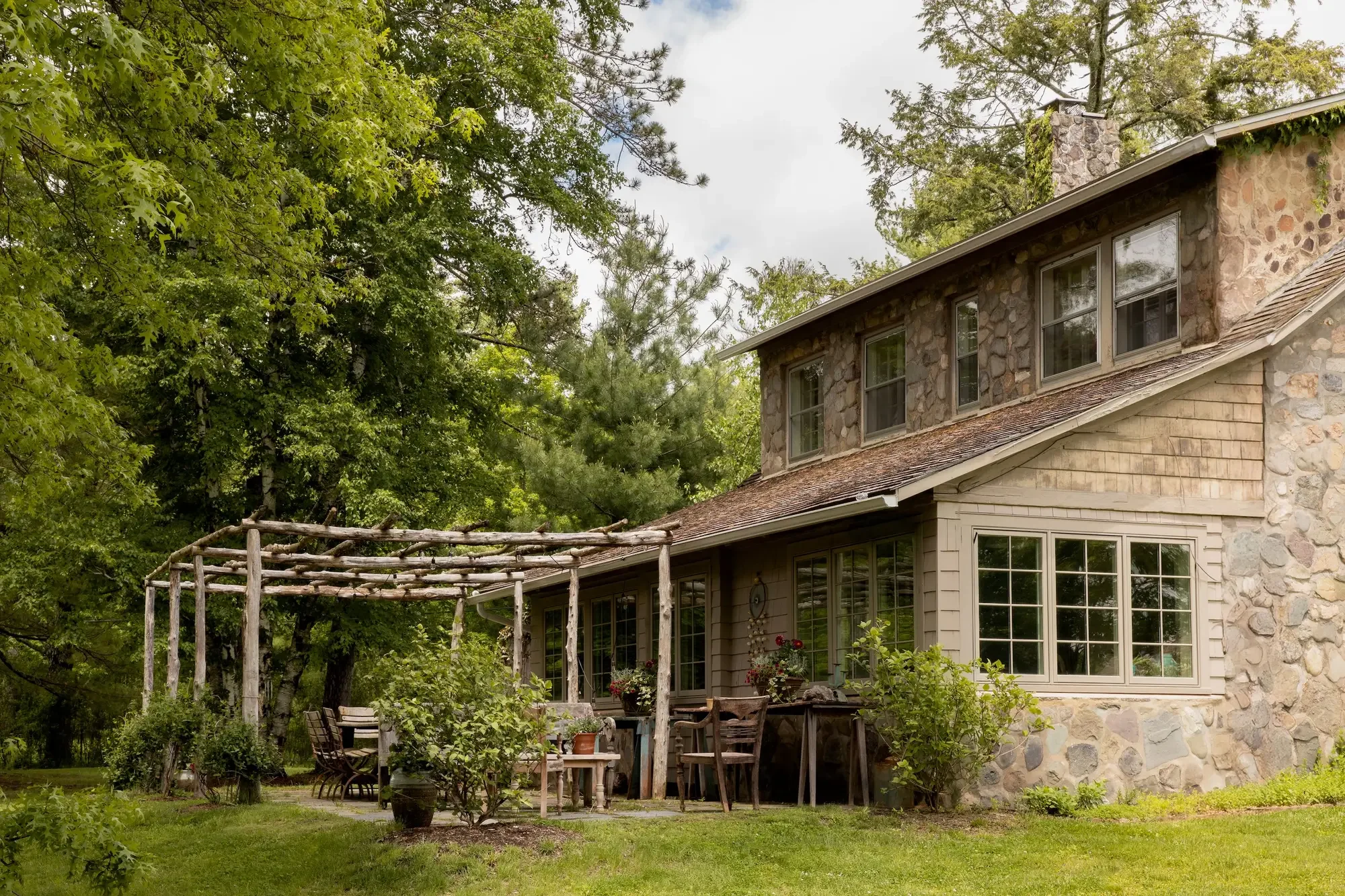 library-lane-artist-retreat-woodstock-ny-for-sale=31.webp