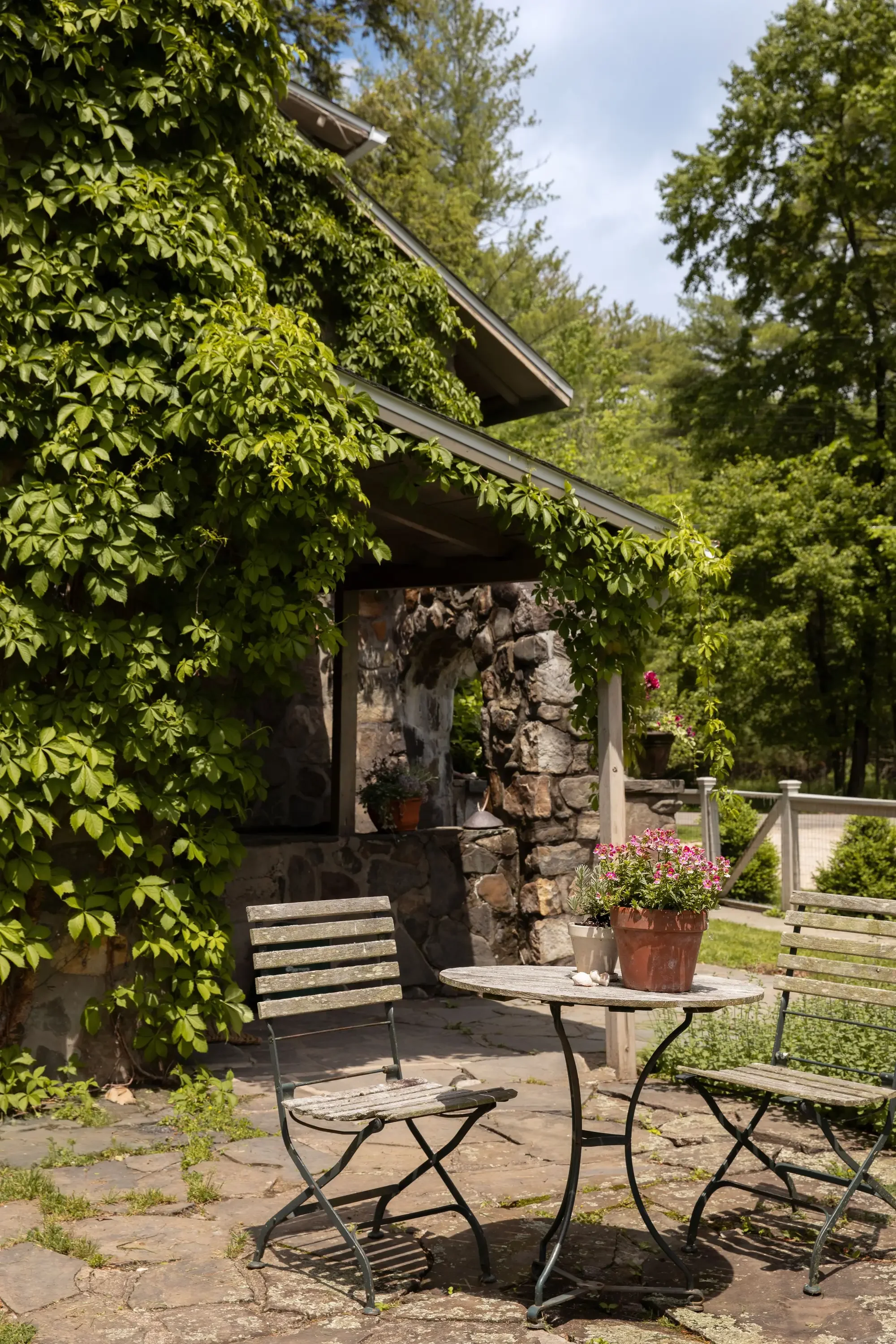 library-lane-artist-retreat-woodstock-ny-for-sale=32.webp
