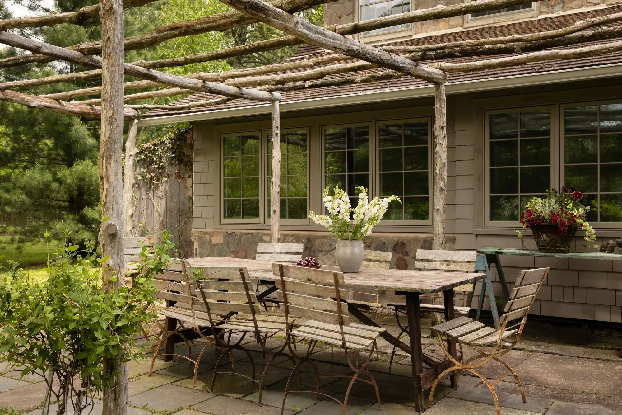 library-lane-artist-retreat-woodstock-ny-for-sale=30.webp