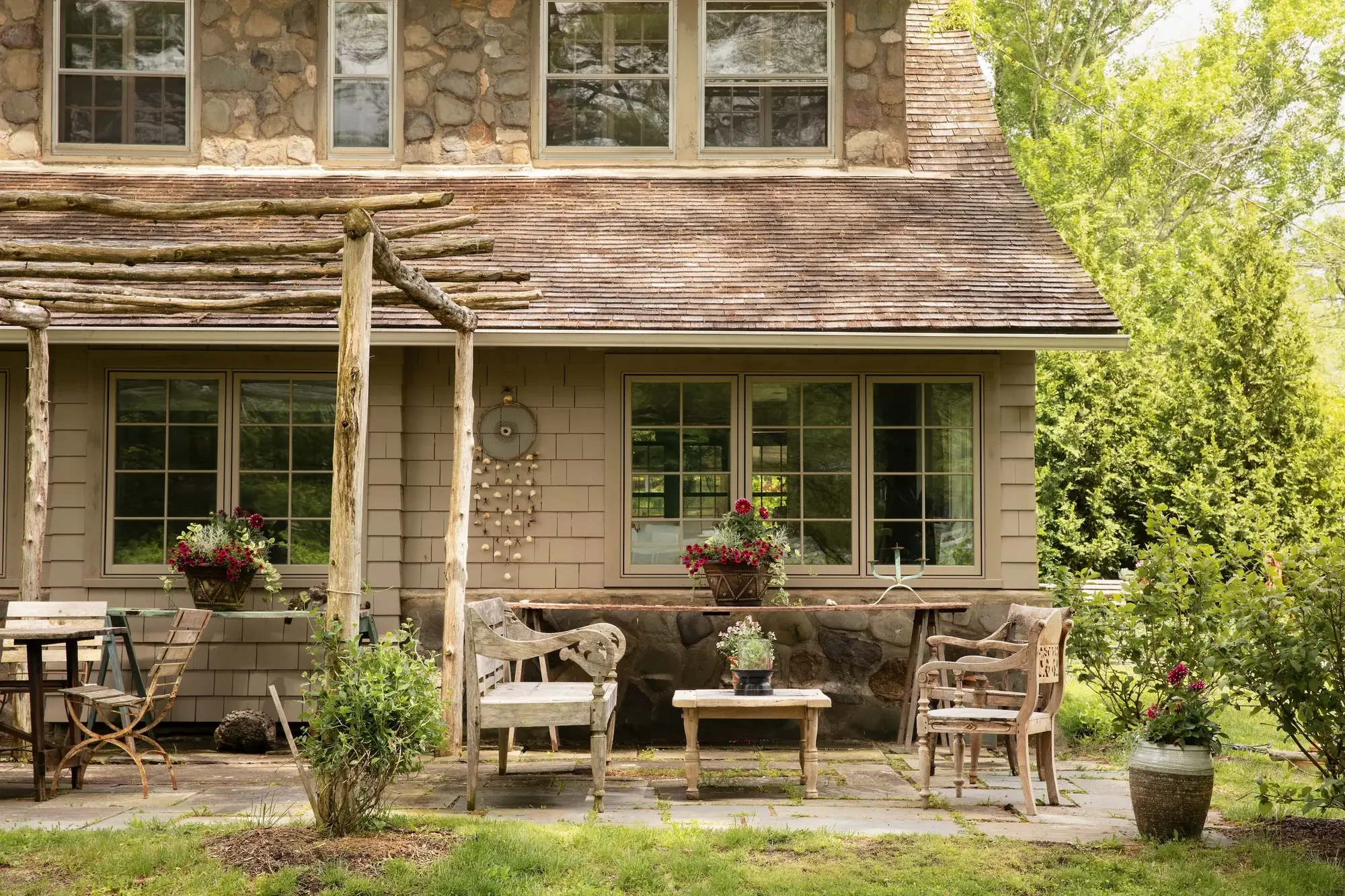 library-lane-artist-retreat-woodstock-ny-for-sale=29.webp